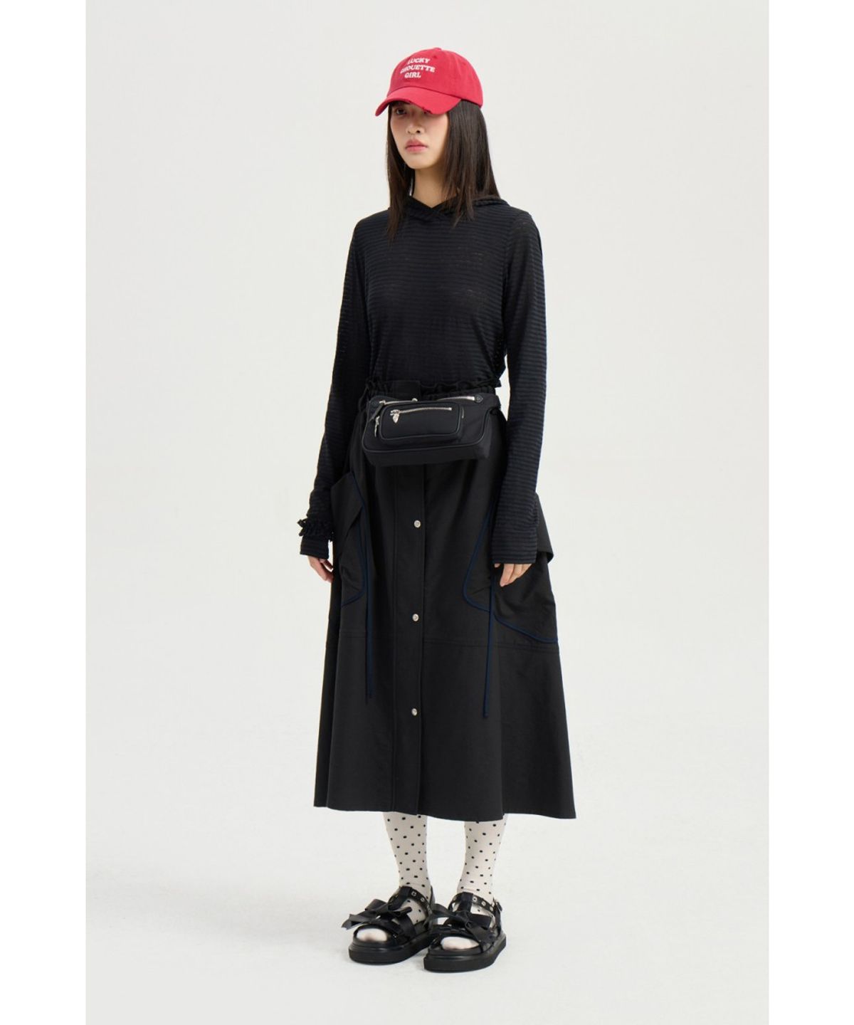 럭키슈에뜨(LUCKY CHOUETTE) Slim-fit Hood T-shirt LFTAX25455BKX