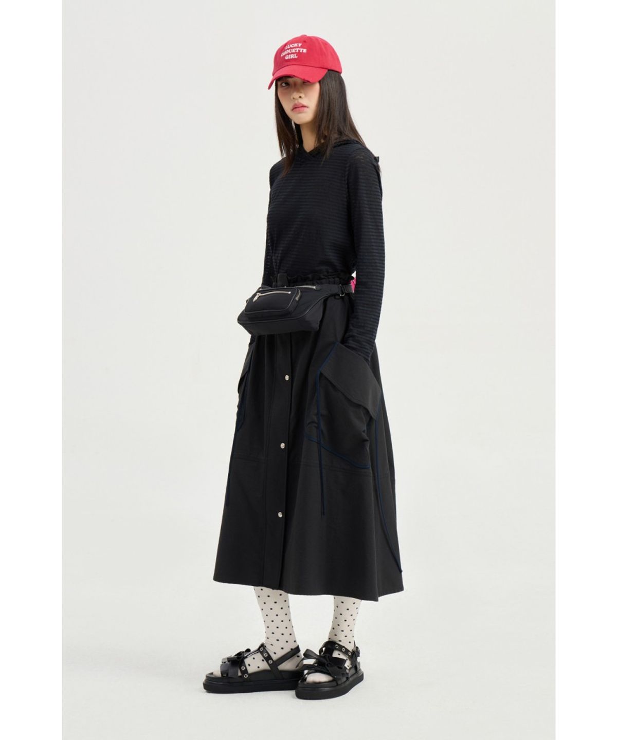 럭키슈에뜨(LUCKY CHOUETTE) Slim-fit Hood T-shirt LFTAX25455BKX
