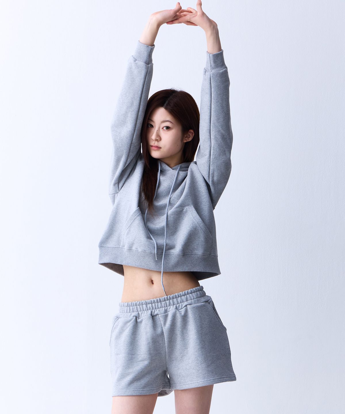 크러쉬 스타일(CRUSHST) 슬림 스트라이프 스웻 쇼츠 그레이