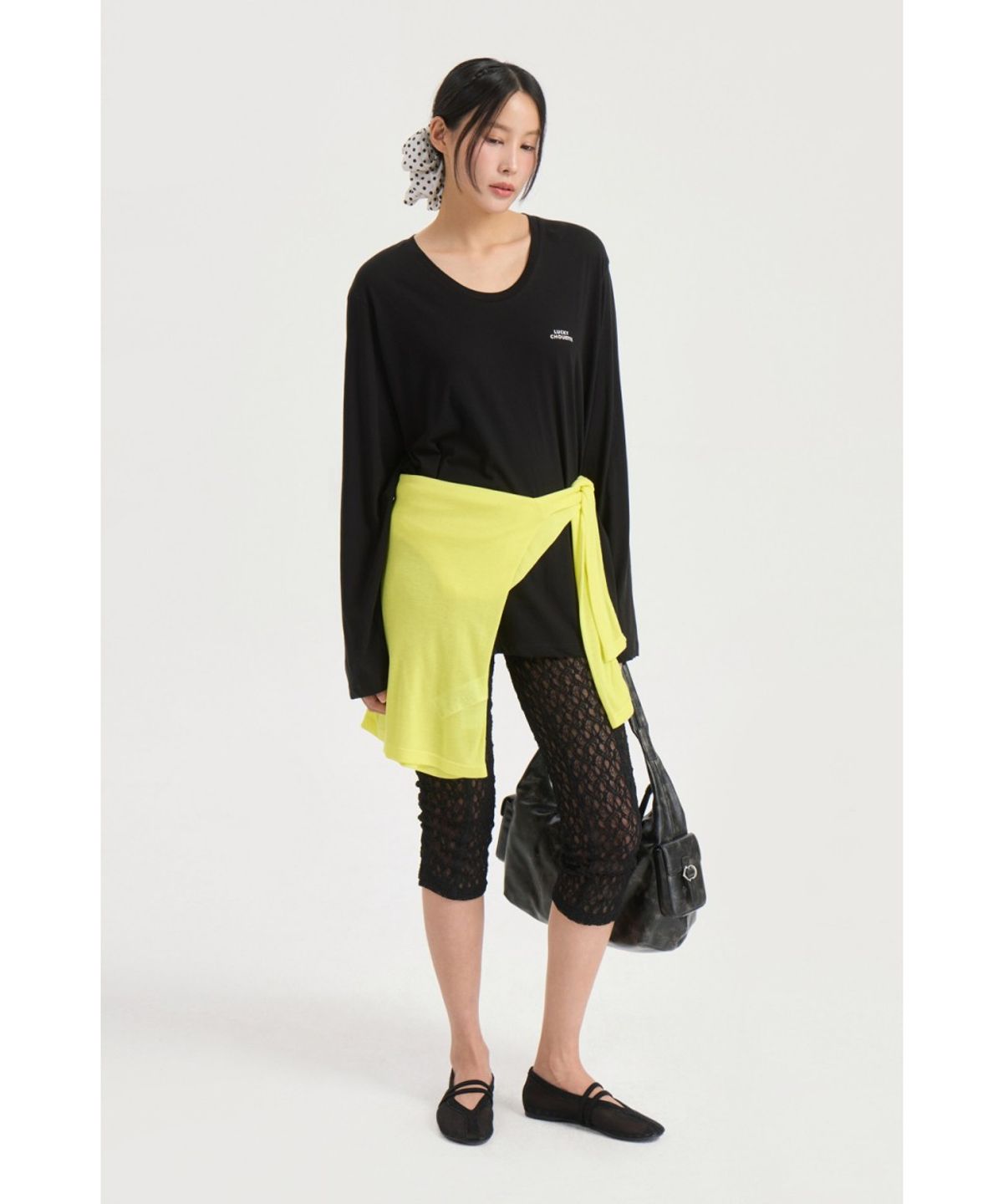 럭키슈에뜨(LUCKY CHOUETTE) U Neck Loose Fit Long Sleeve T-shirt (black) LFTAX25465BKX
