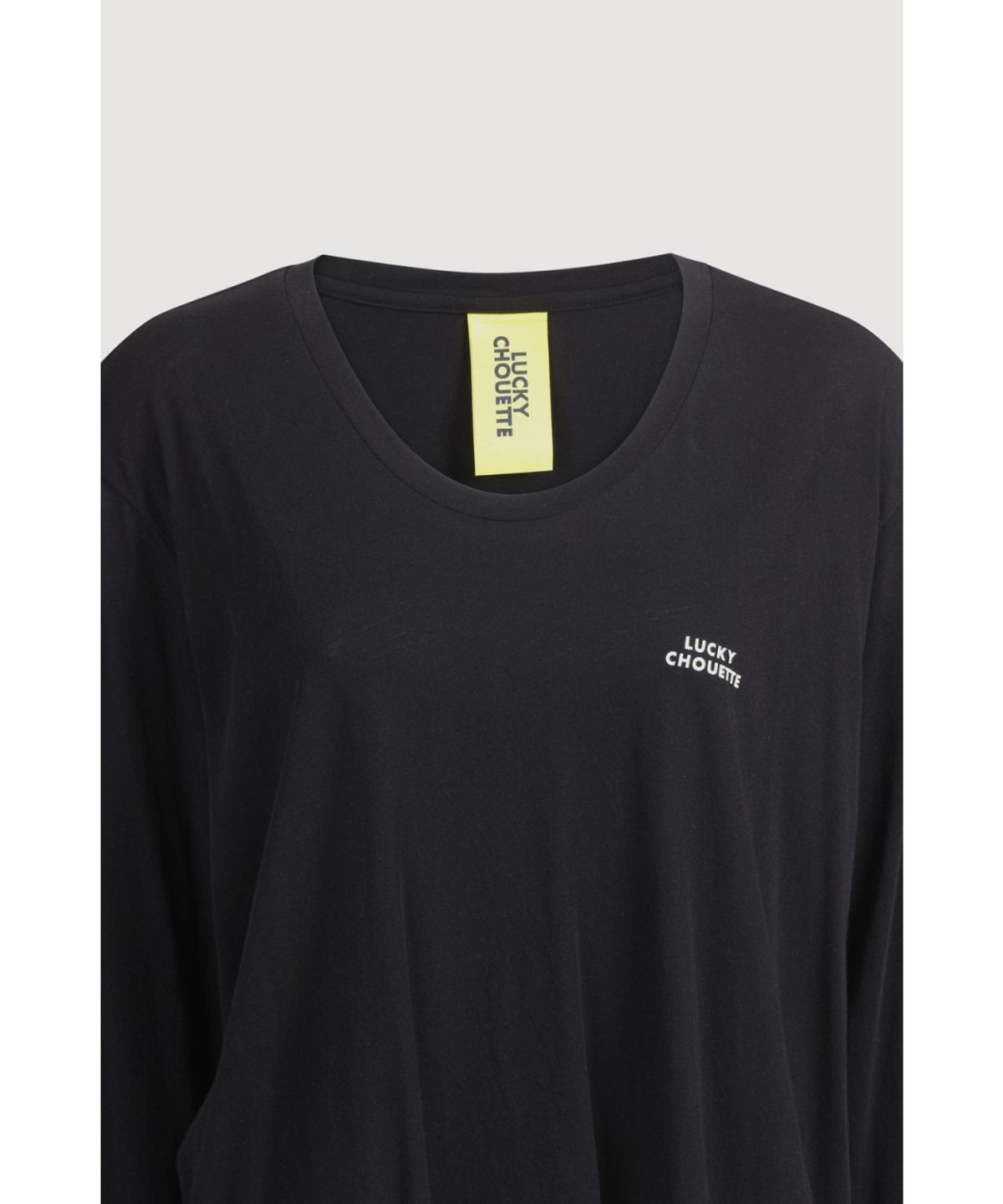 럭키슈에뜨(LUCKY CHOUETTE) U Neck Loose Fit Long Sleeve T-shirt (black) LFTAX25465BKX