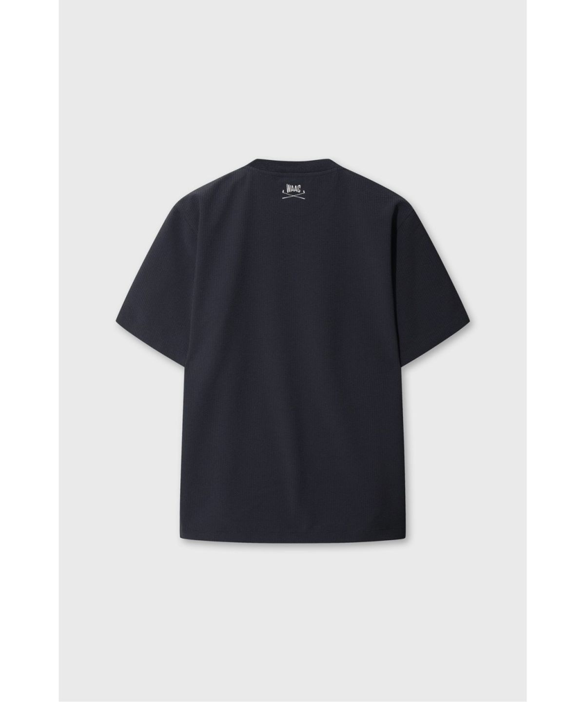 왁(WAAC) [WAAC X JONES] Men s Curved Logo Seersucker Pullover WMTCM26471NYD