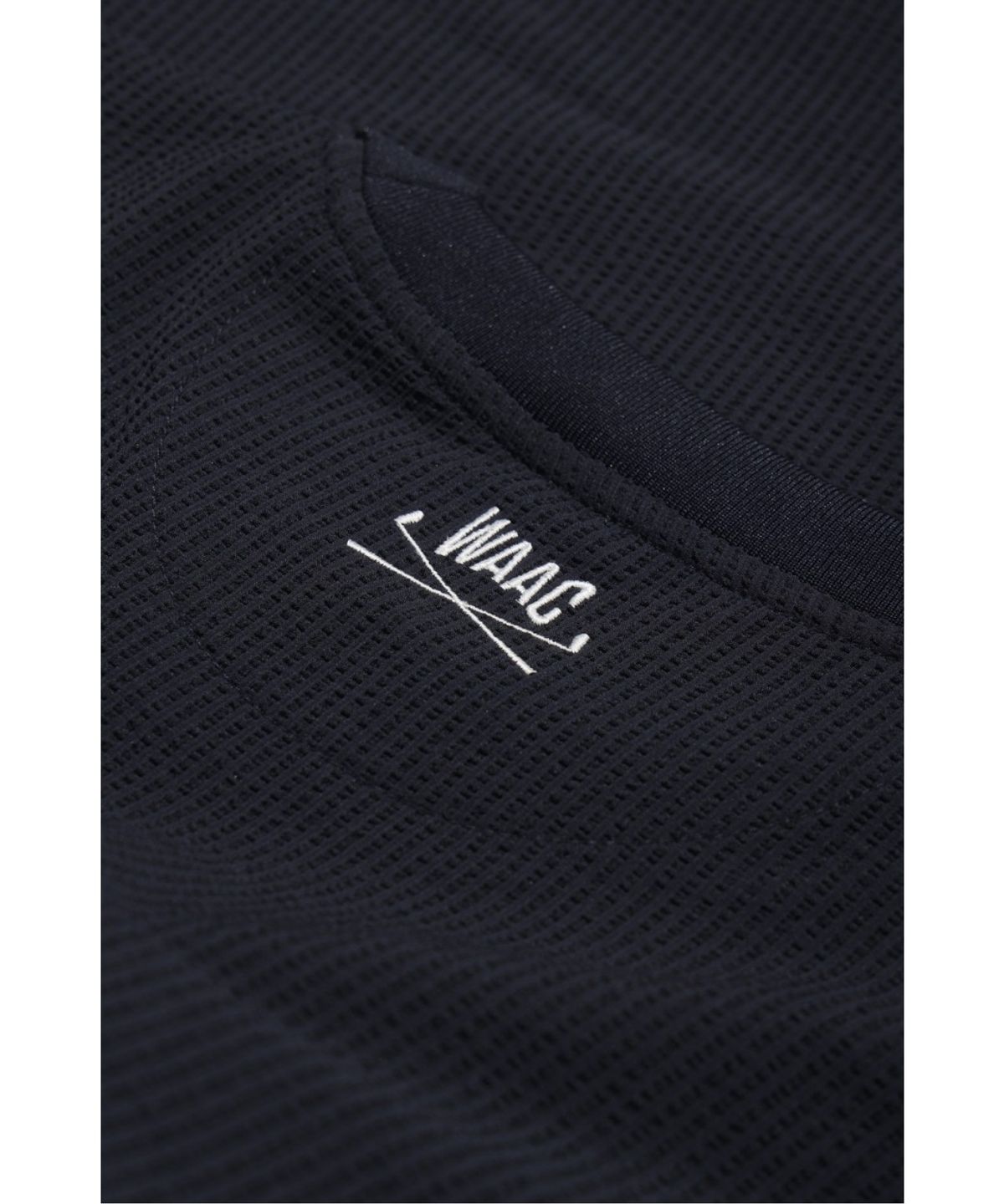 왁(WAAC) [WAAC X JONES] Men s Curved Logo Seersucker Pullover WMTCM26471NYD