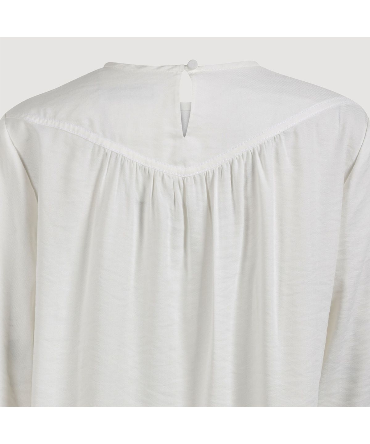 럭키슈에뜨(LUCKY CHOUETTE) Ribbon Point Collarless Blouse (ivory) LFSAW25250IVX