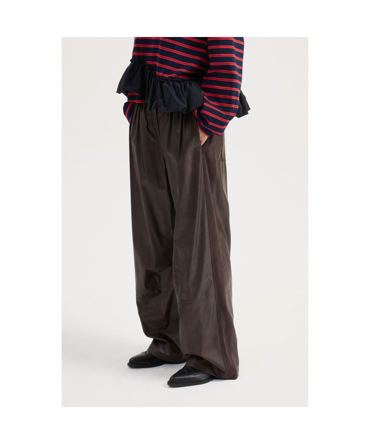 럭키슈에뜨(LUCKY CHOUETTE) Shirring Point Back Banding Fake Leather Pants (brown) LFPNW25210BRX