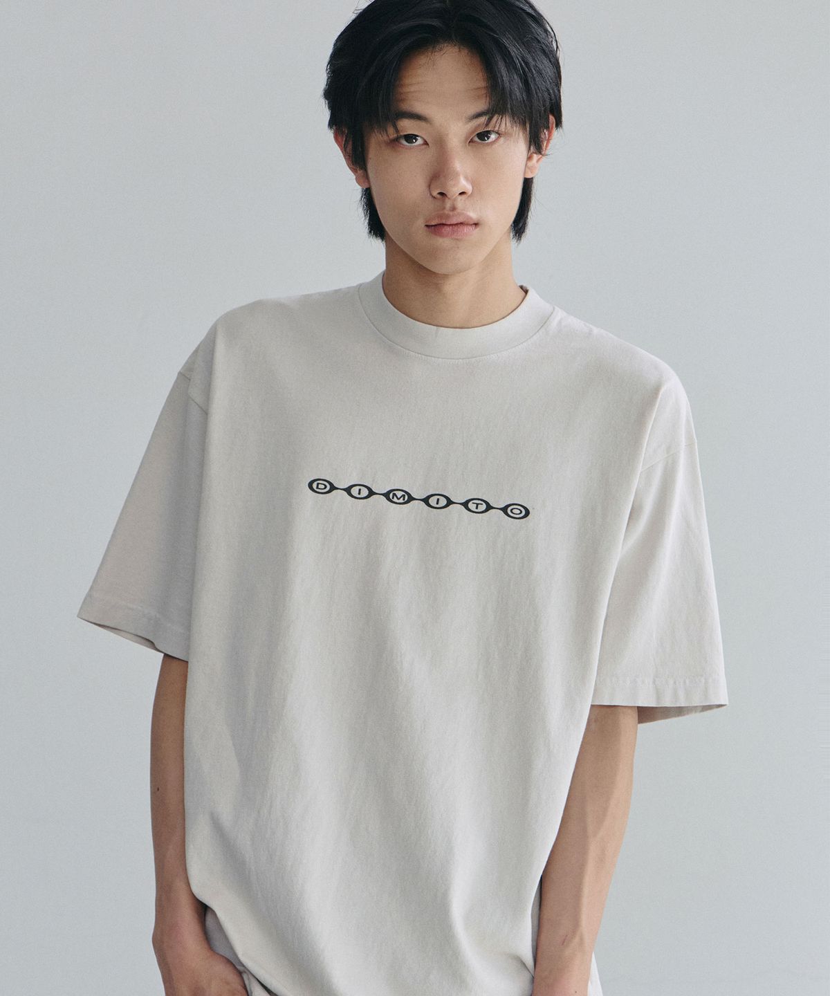 디미토(DIMITO) DIVISION LOGO SSV GD 6.5OZ TEE CEMENT