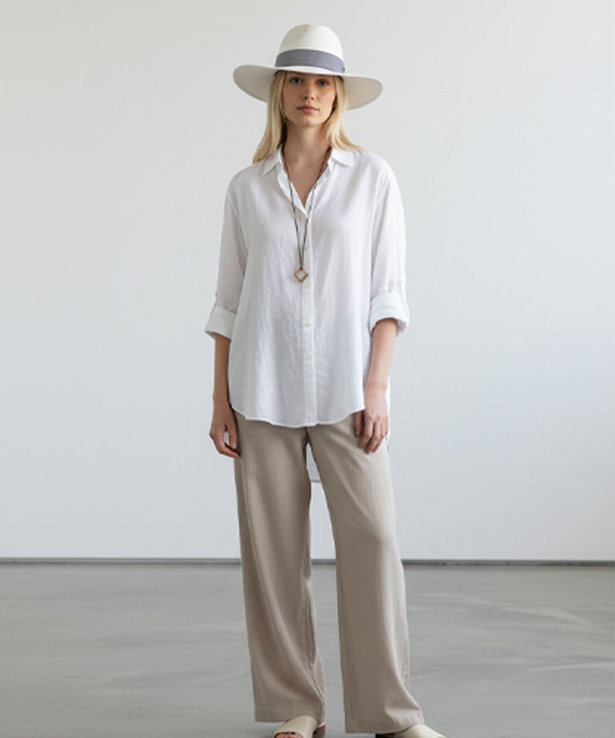 유니버셜 케미스트리(UNIVERSAL CHEMISTRY) Stripe Line White Long Fedora 파나마햇