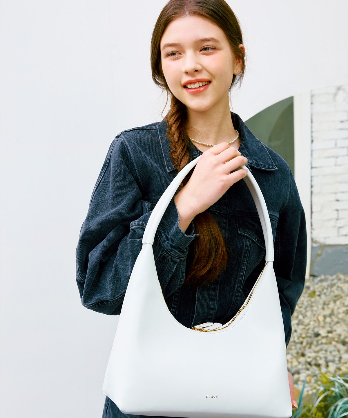 끌라베(CLAVE) 제이미 화이트 숄더백 (JAMIE White Shoulder Bag)