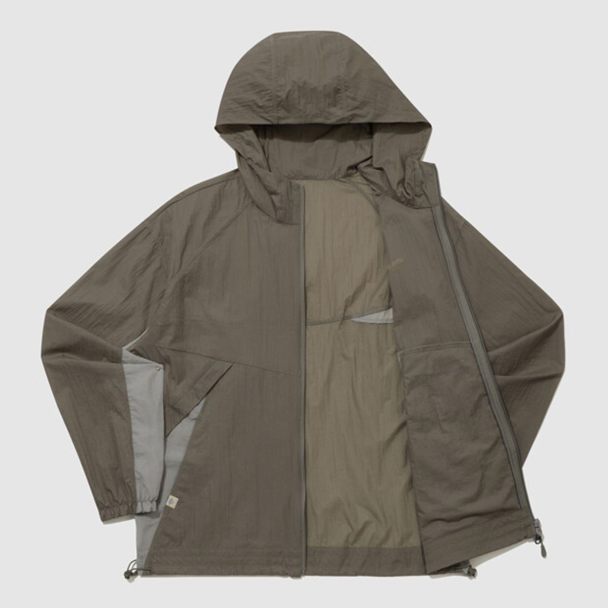 엄브로(UMBRO) 썬가드 초경량 후드 바람막이 자켓 브라운 UR221CJK43