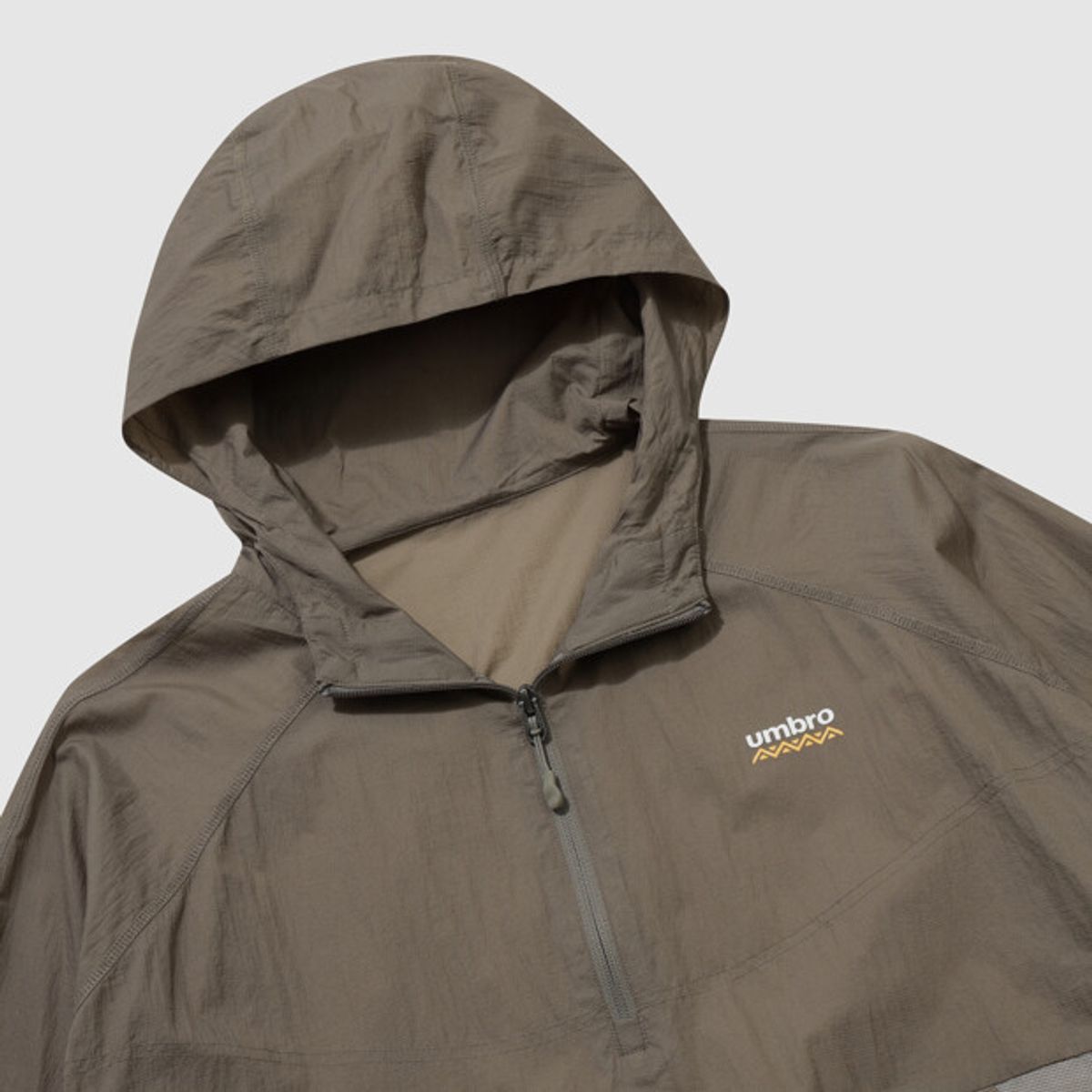 엄브로(UMBRO) 썬가드 초경량 후드 바람막이 아노락 브라운 UR221CWT44