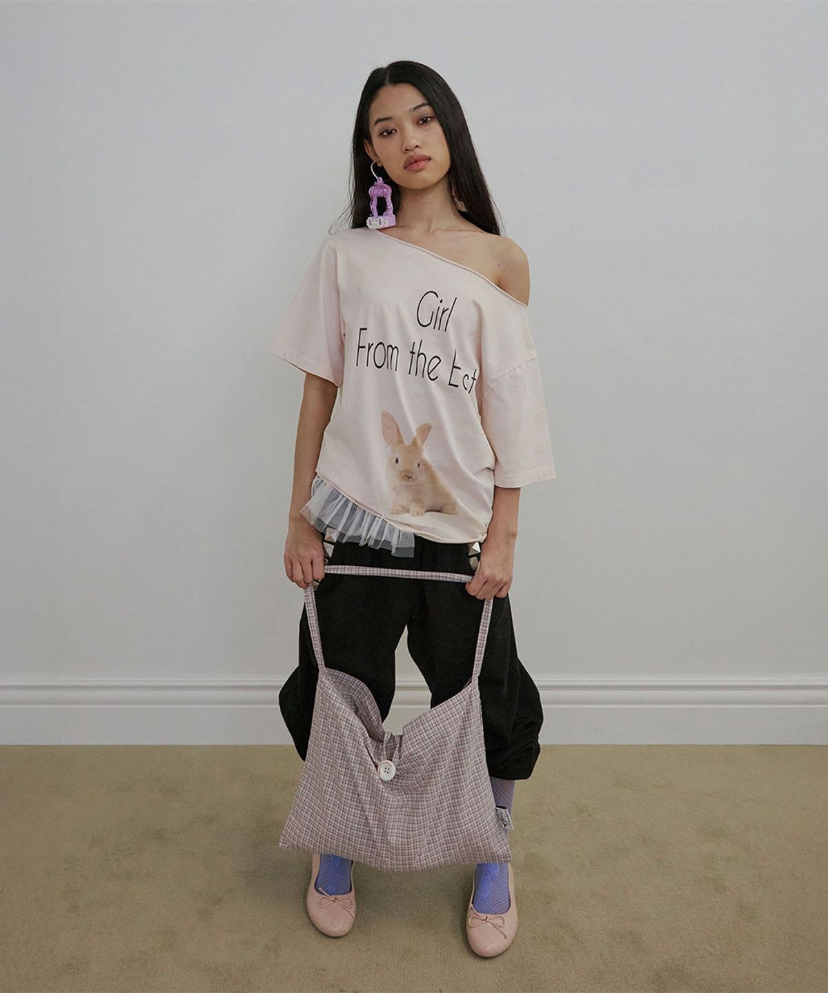 스컬프터(SCULPTOR) Wander Girl Off-Shoulder Tee Baby Pink