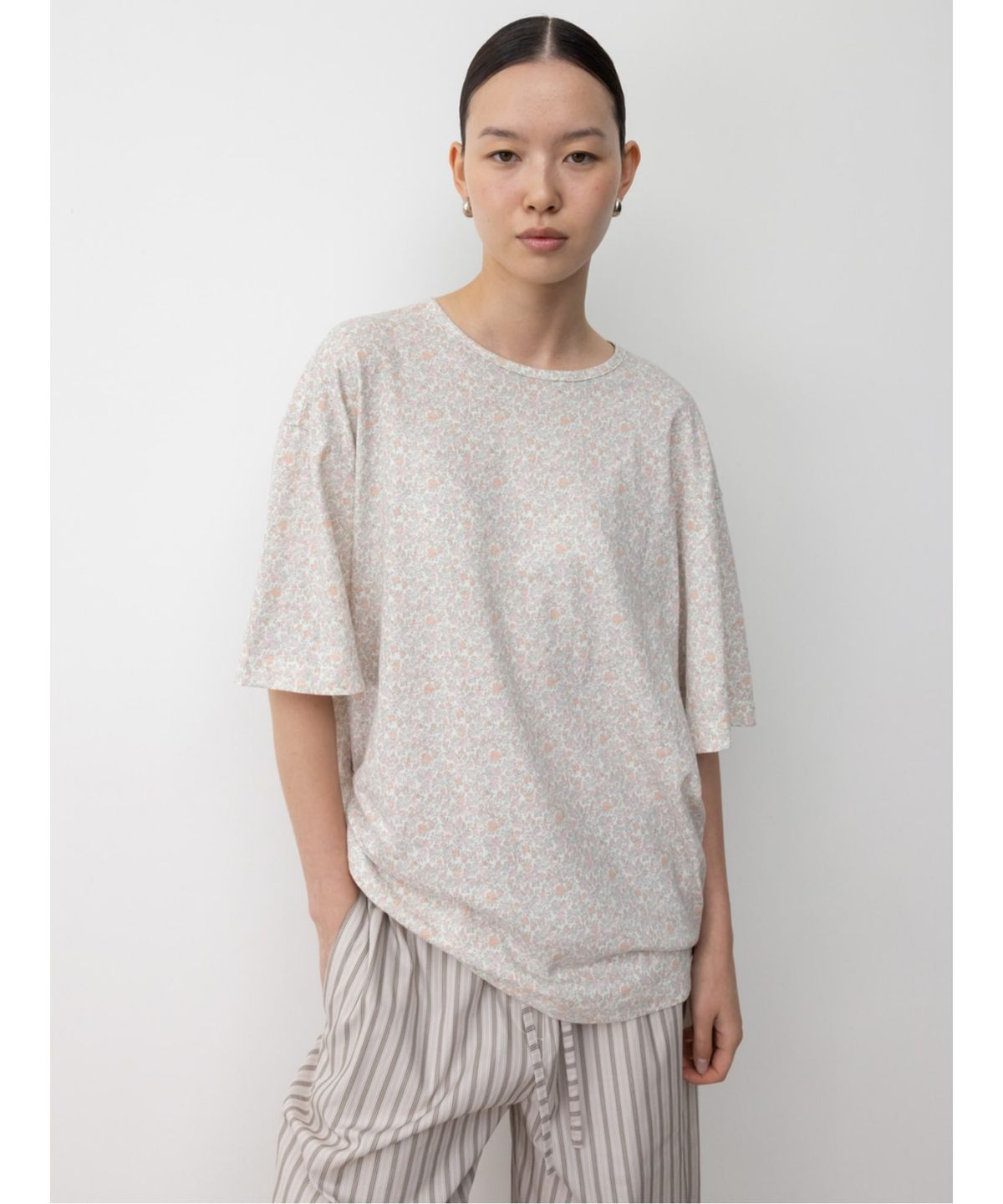 디애퍼처(THE APERTURE) Apeature Floral Boxy TShirt  Pink (TA5742A17X)