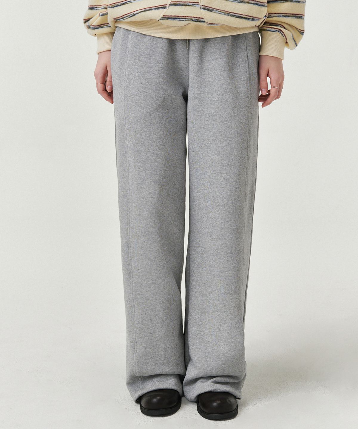 로브로브(LOVLOV) EASY TWO-WAY SWEAT JOGGER