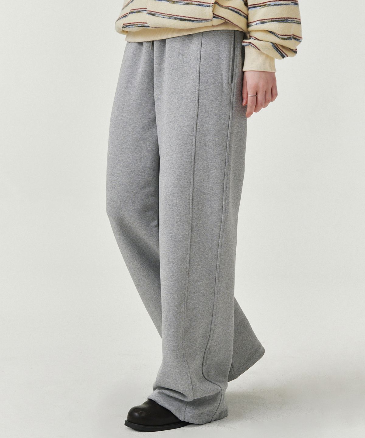 로브로브(LOVLOV) EASY TWO-WAY SWEAT JOGGER