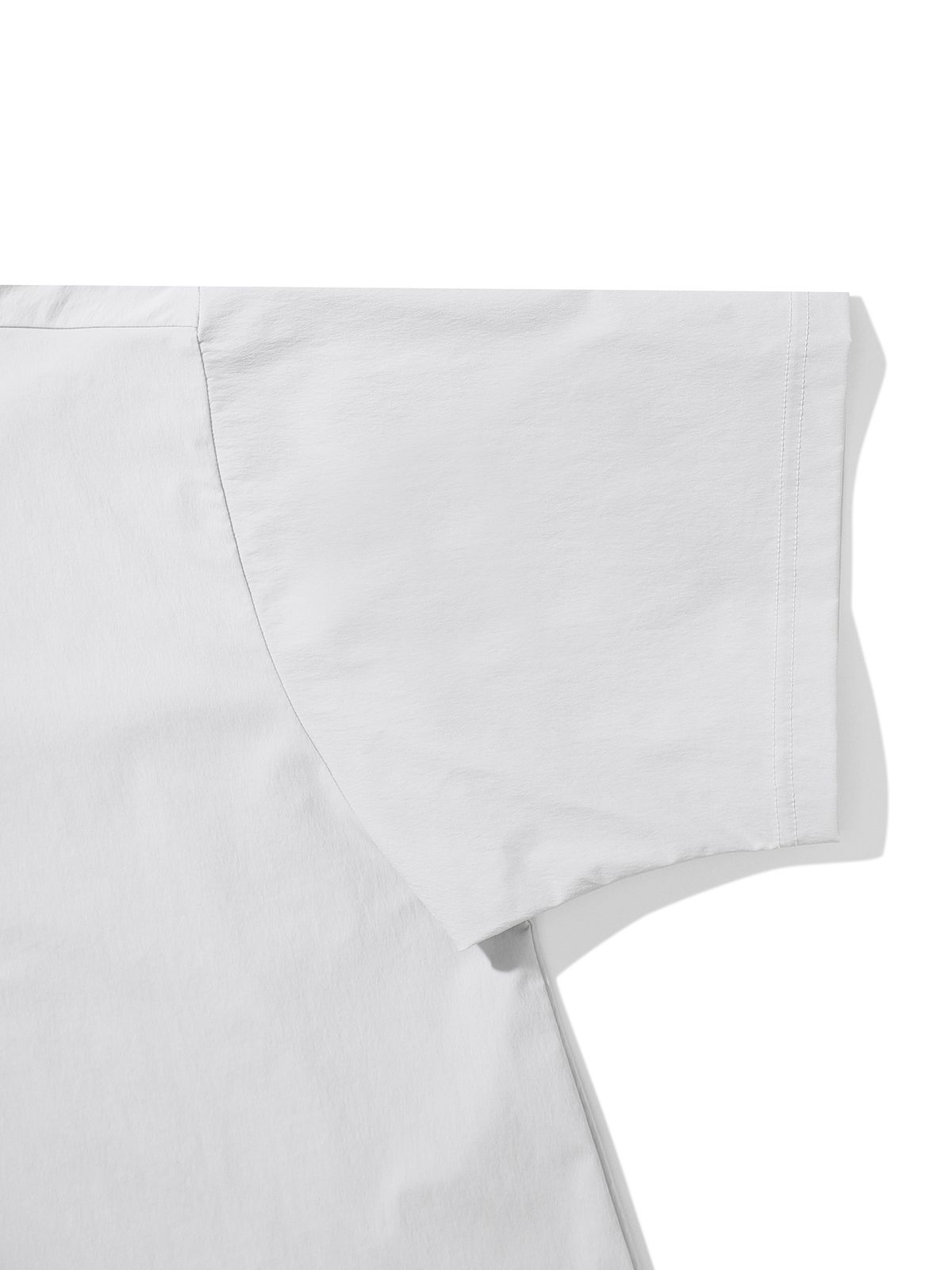 다이나핏(DYNAFIT) SNOW CARTOON (스노우 카툰) 남녀공용 우븐 반팔티_Light Grey YUM26262C2