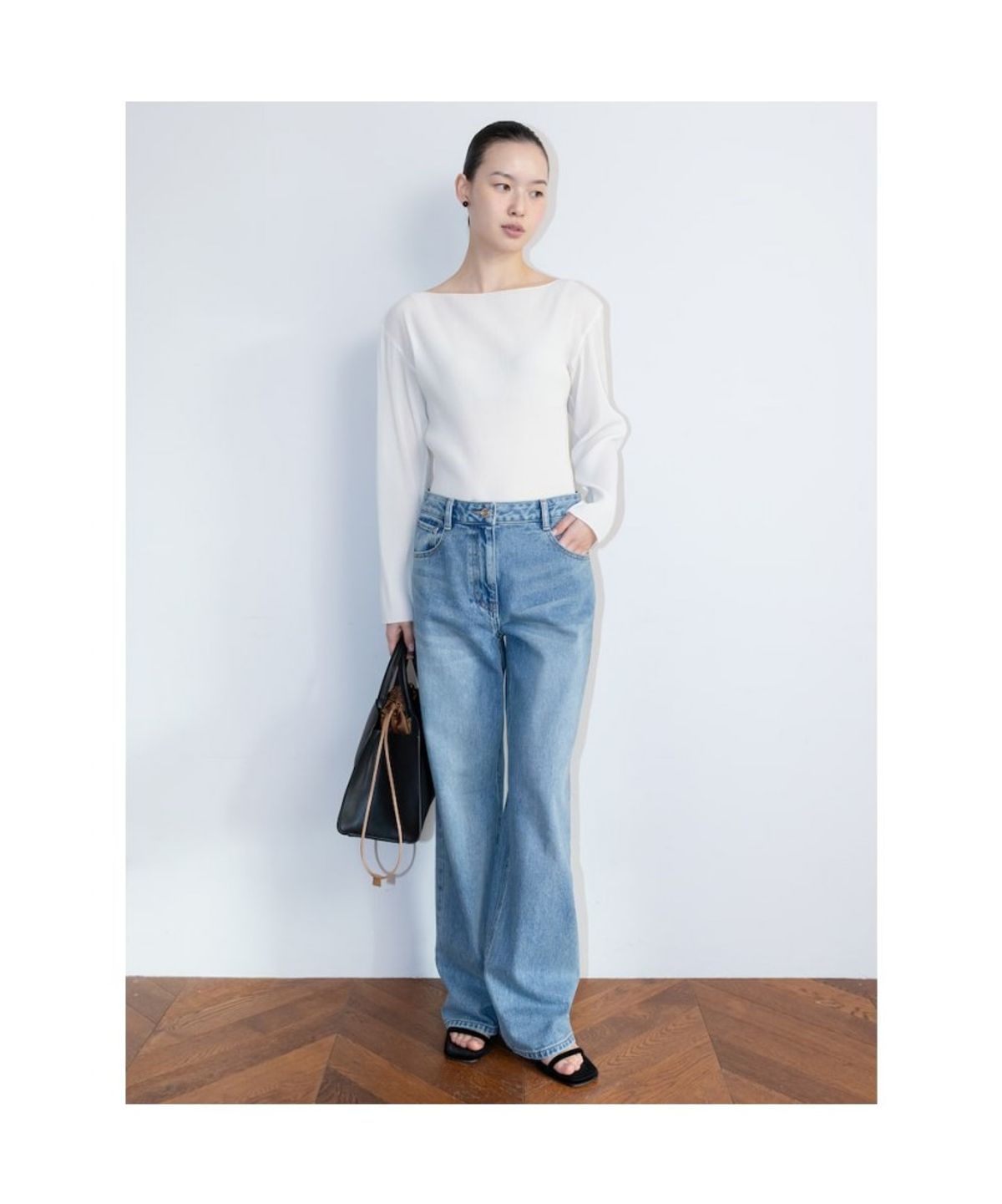 디애퍼처(THE APERTURE) Teana Pleated Top  Ivory (TA6241A020)
