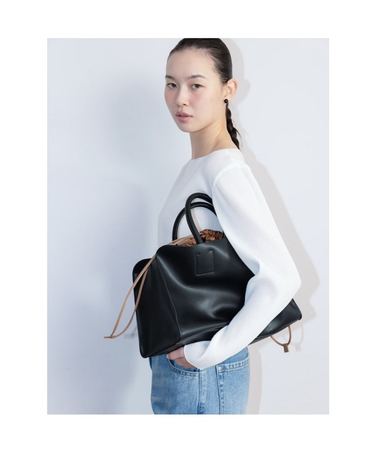 디애퍼처(THE APERTURE) Teana Pleated Top  Ivory (TA6241A020)