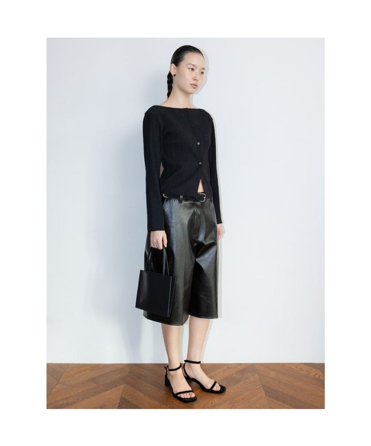 디애퍼처(THE APERTURE) Teana Pleated Cardigan  Black (TA6241A035)