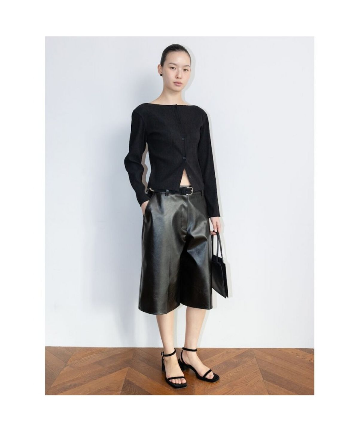 디애퍼처(THE APERTURE) Teana Pleated Cardigan  Black (TA6241A035)
