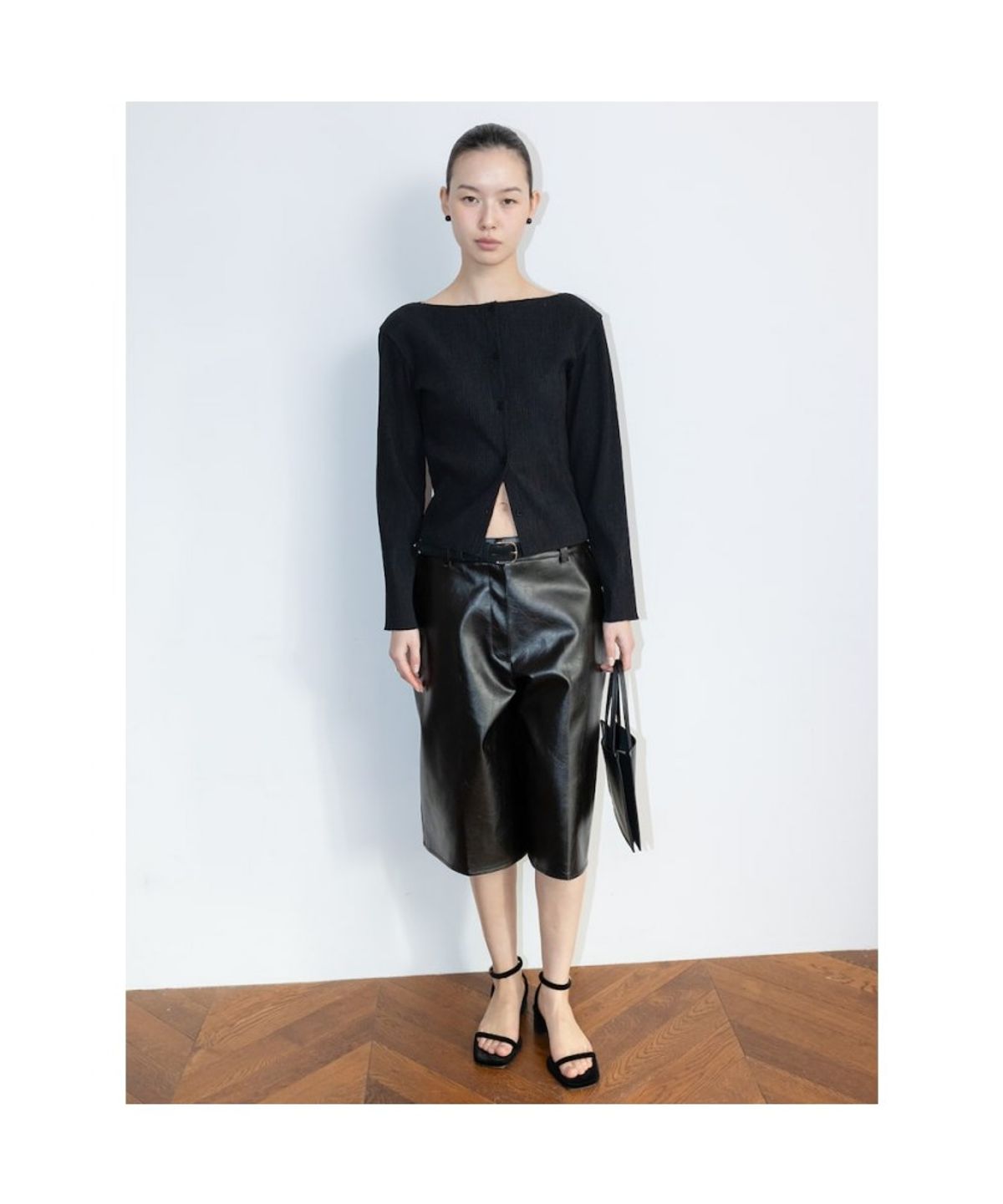 디애퍼처(THE APERTURE) Teana Pleated Cardigan  Black (TA6241A035)