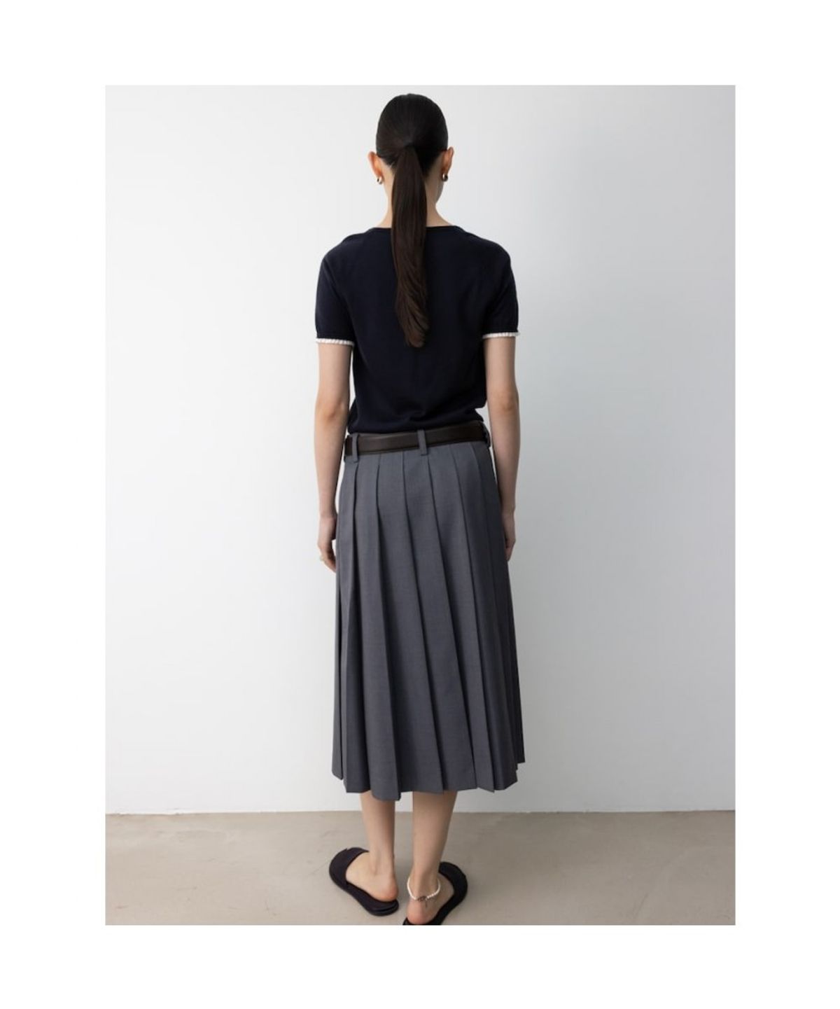 디애퍼처(THE APERTURE) Paola Knit Top  Navy (TA5751A06R)
