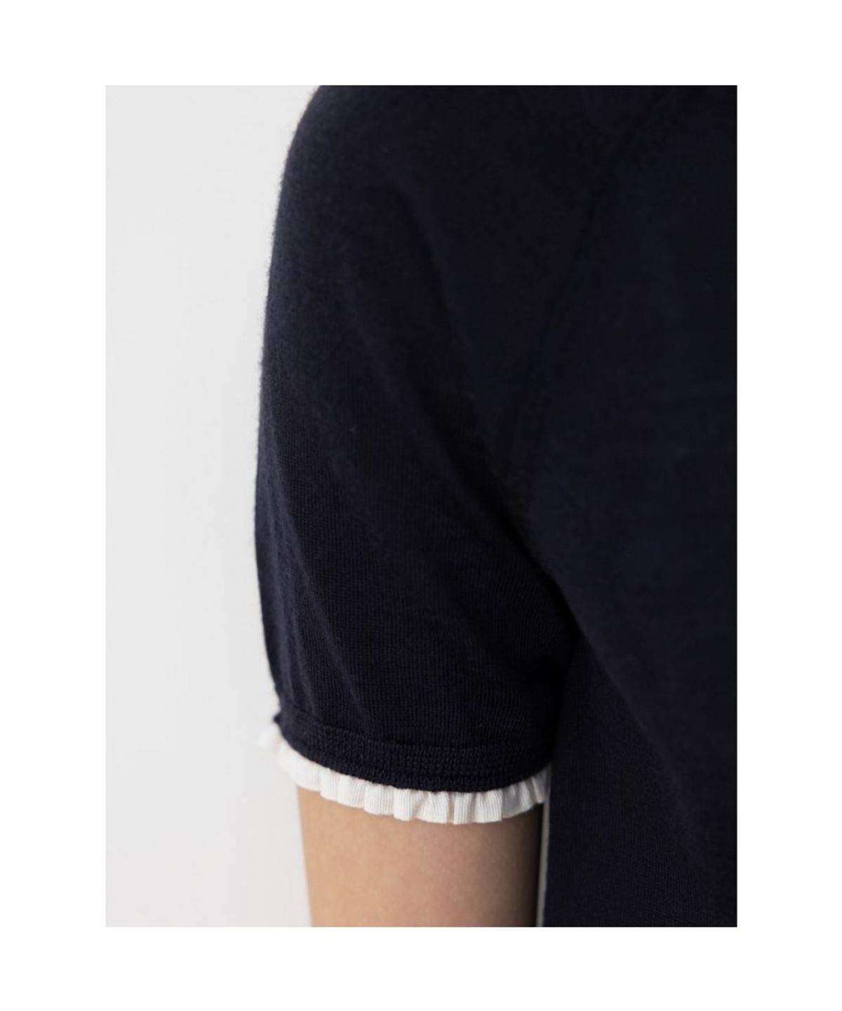 디애퍼처(THE APERTURE) Paola Knit Top  Navy (TA5751A06R)