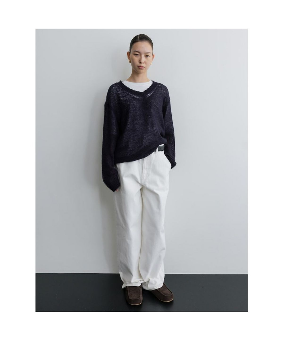 디애퍼처(THE APERTURE) Loosely V Neck Knit  Navy (TA5751A08R)
