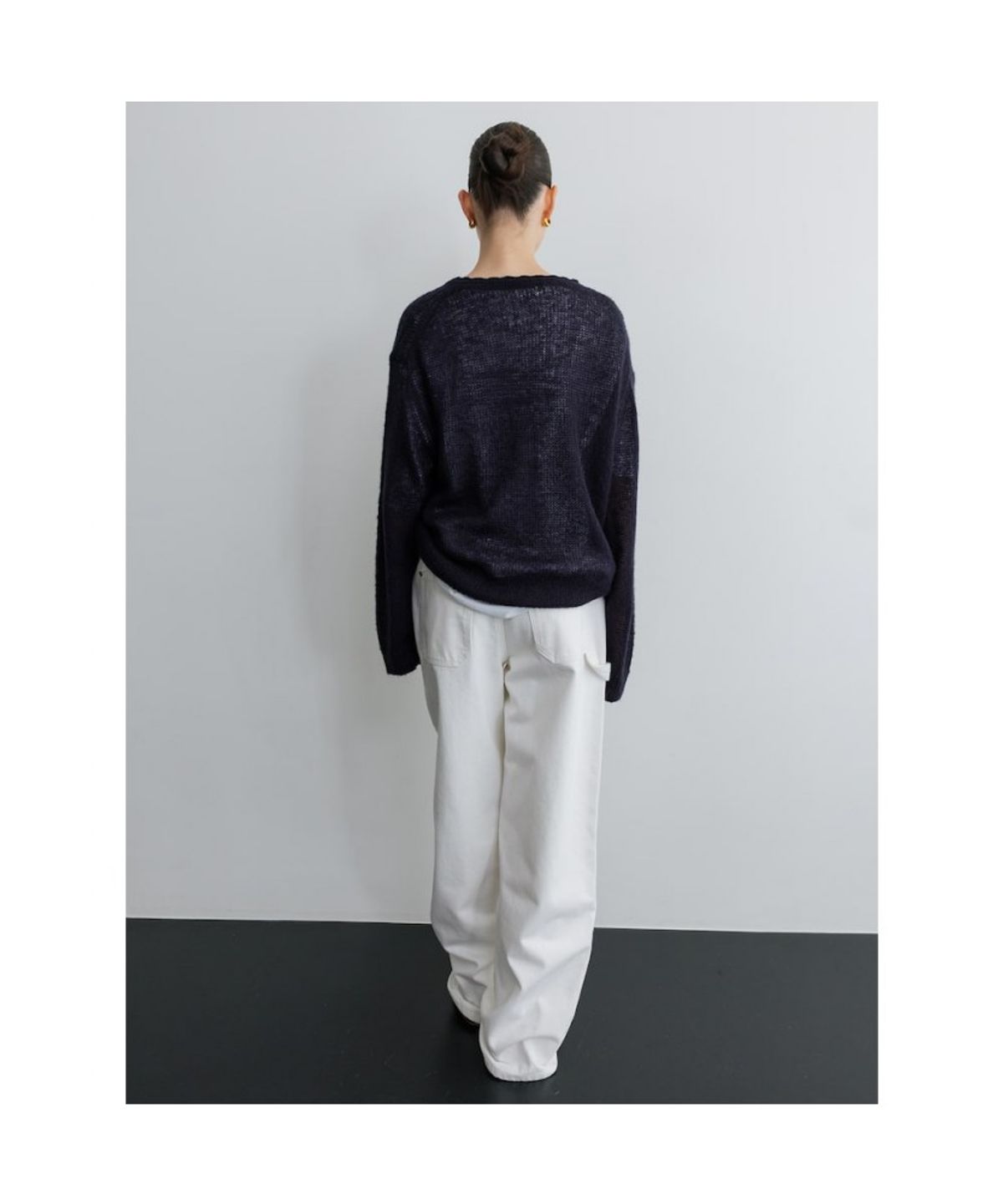 디애퍼처(THE APERTURE) Loosely V Neck Knit  Navy (TA5751A08R)