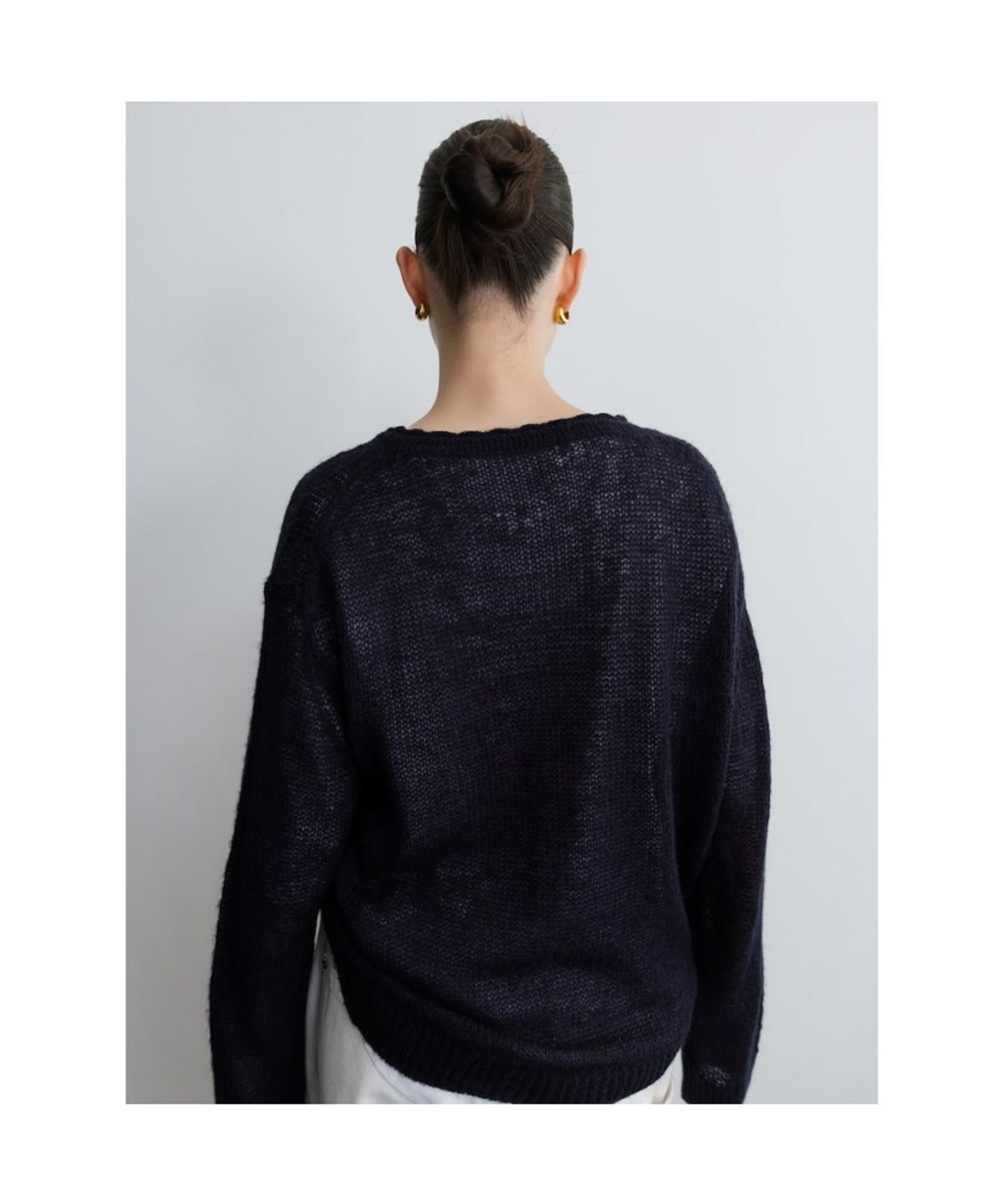 디애퍼처(THE APERTURE) Loosely V Neck Knit  Navy (TA5751A08R)