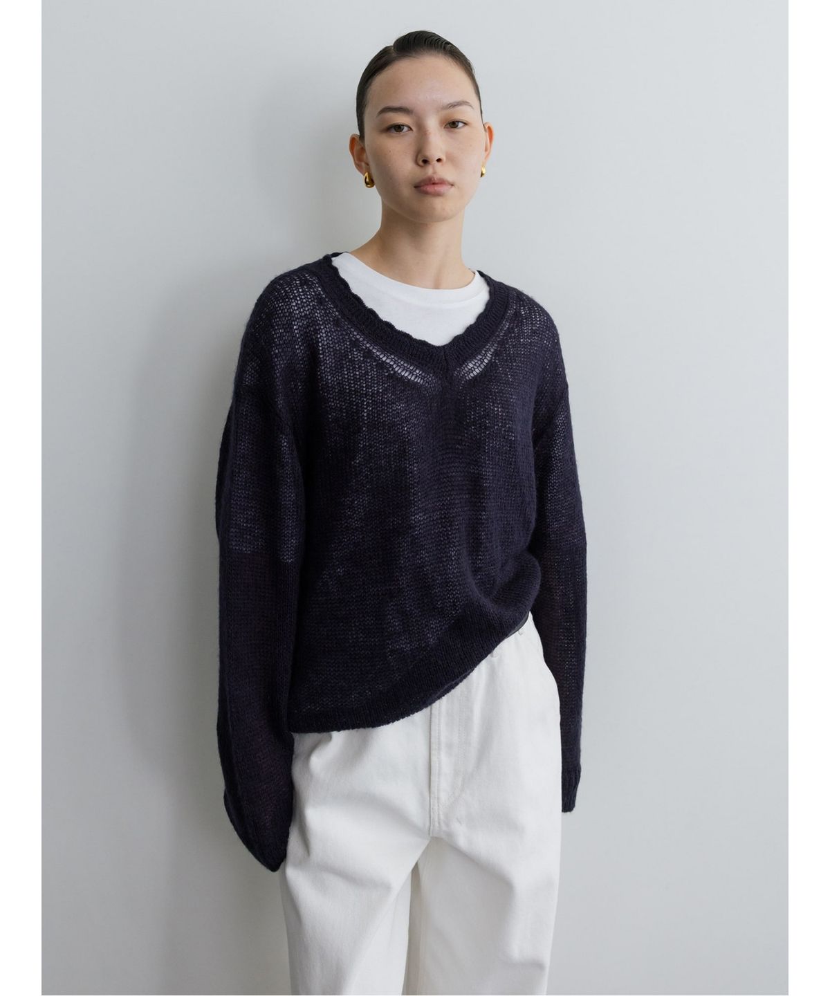 디애퍼처(THE APERTURE) Loosely V Neck Knit  Navy (TA5751A08R)