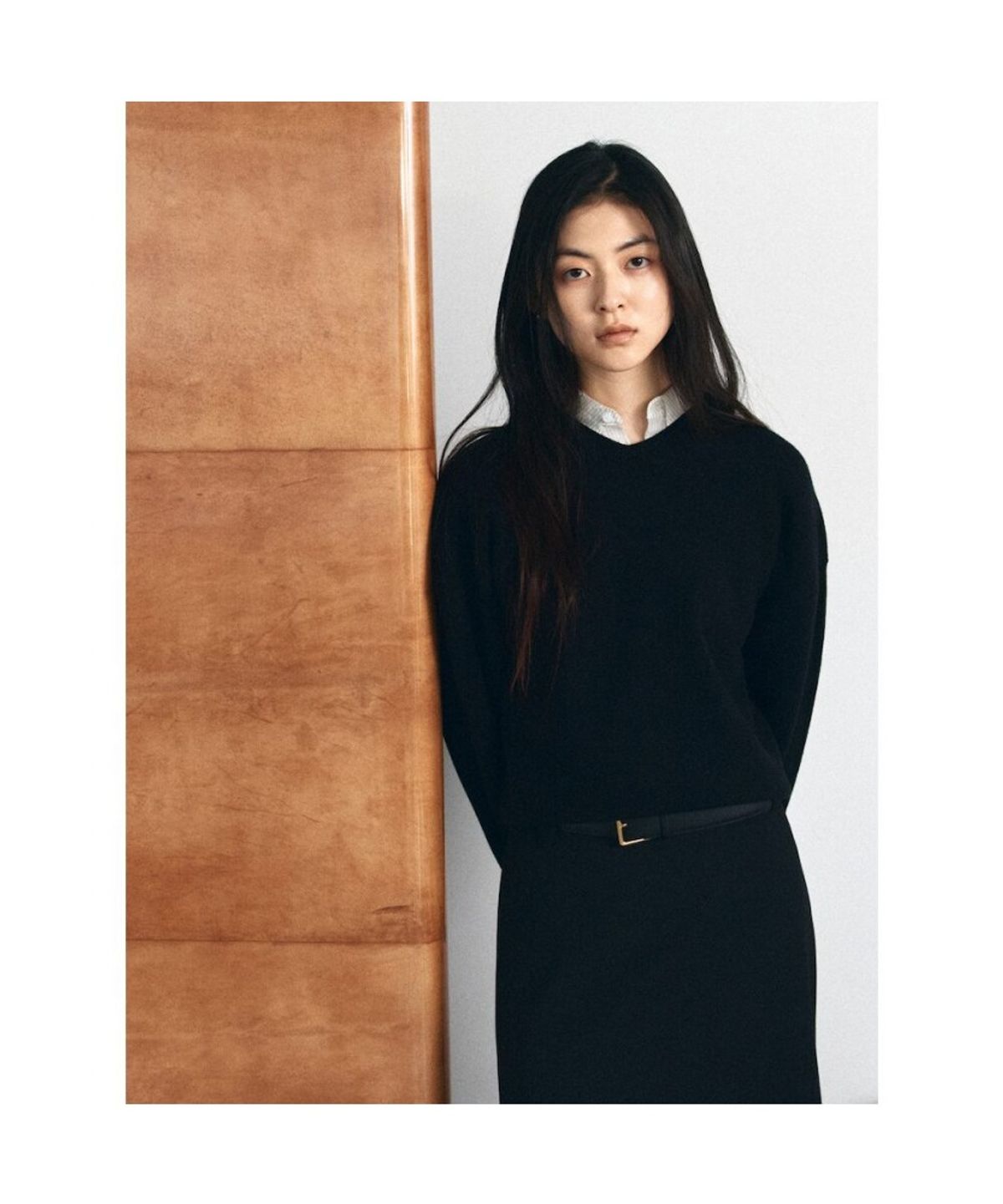 디애퍼처(THE APERTURE) 90S V Neck Knit Top  Black (TA6251A055)