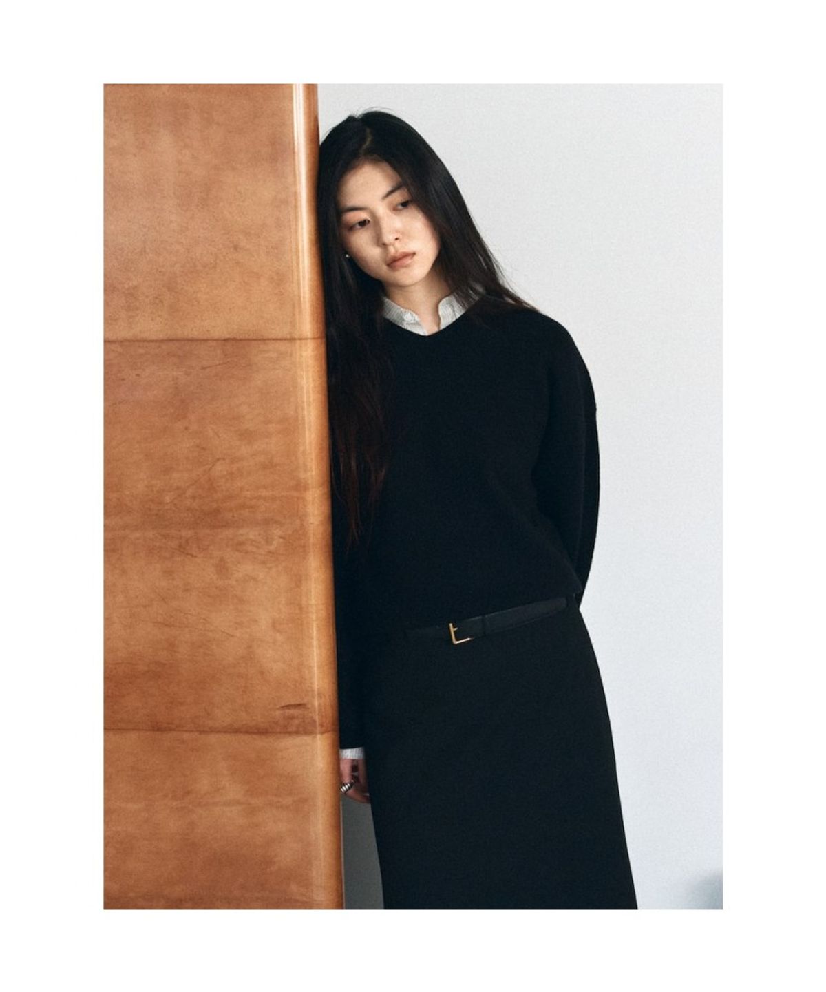 디애퍼처(THE APERTURE) 90S V Neck Knit Top  Black (TA6251A055)