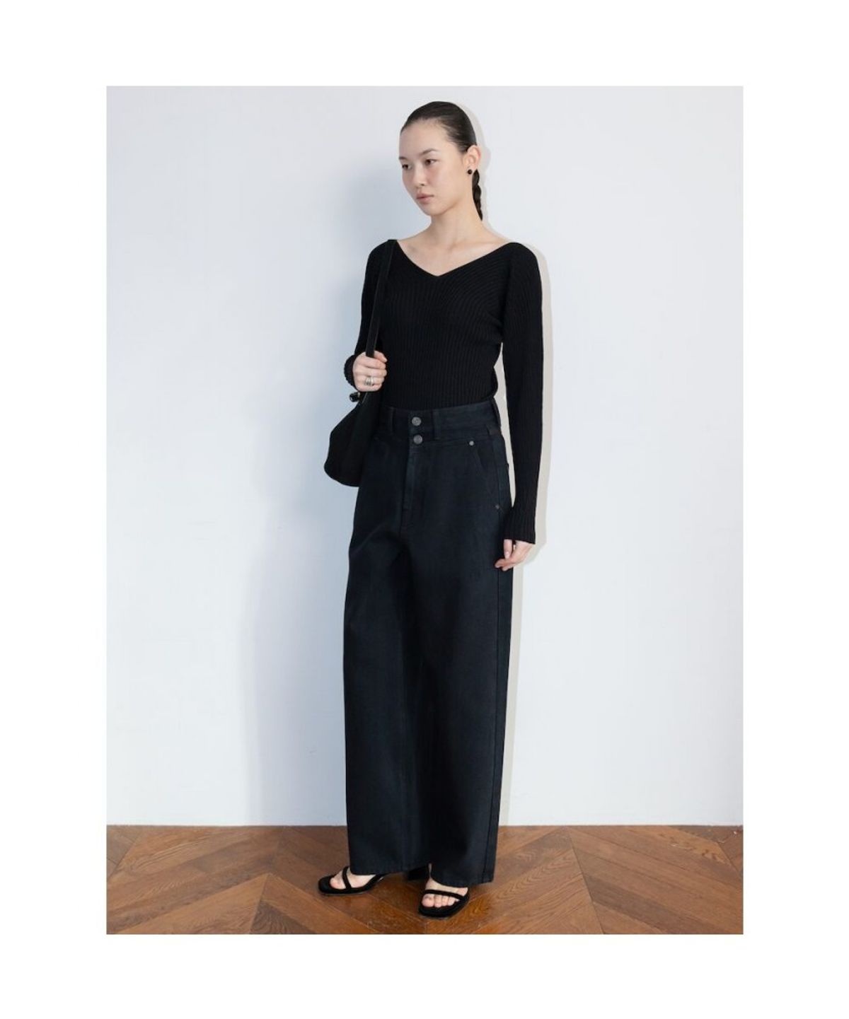 디애퍼처(THE APERTURE) Spring Delia Knit Top  Black (TA6251A075)