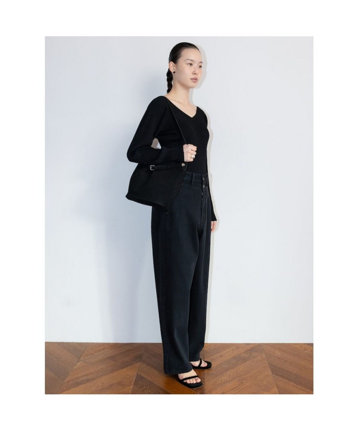 디애퍼처(THE APERTURE) Spring Delia Knit Top  Black (TA6251A075)