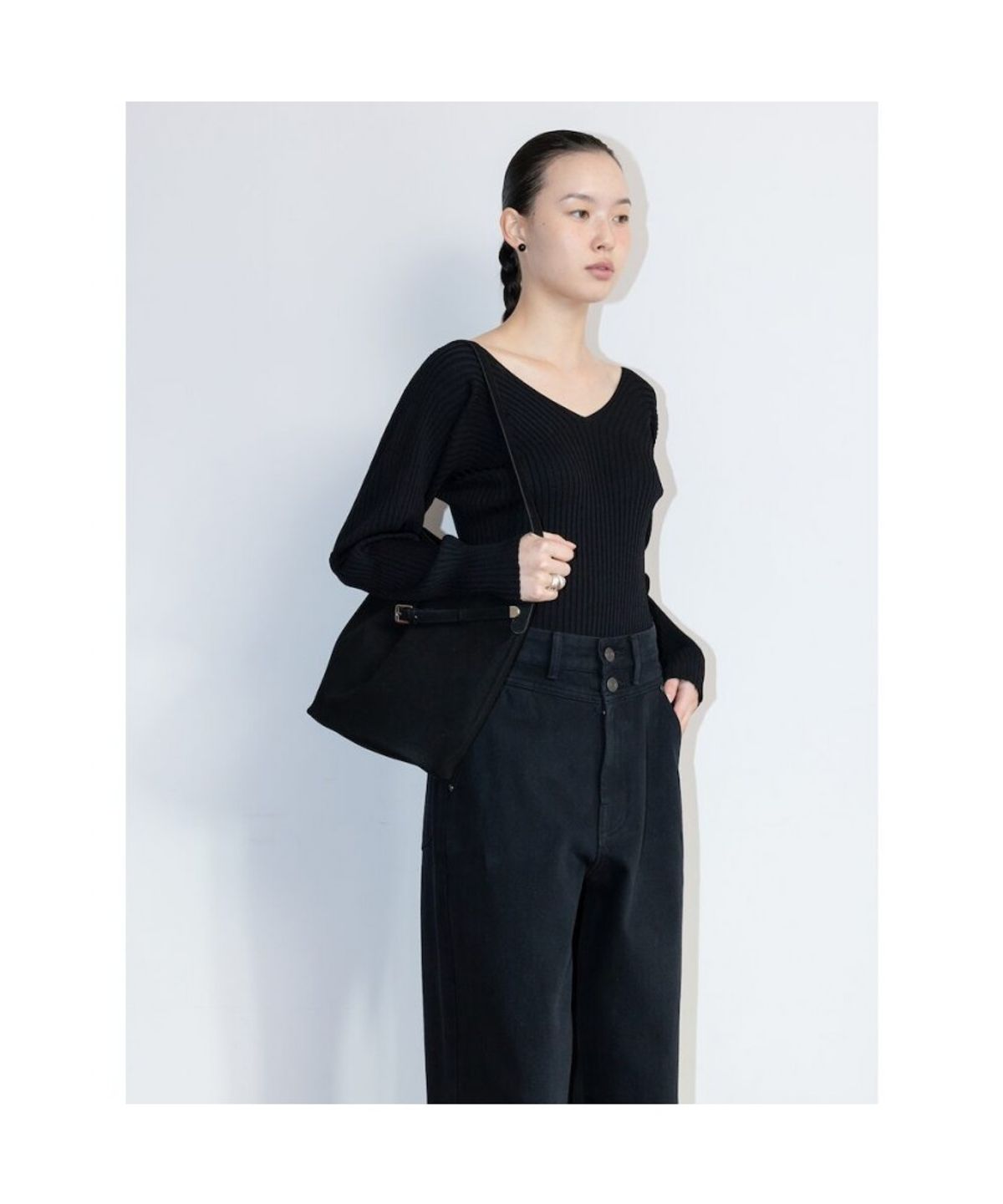 디애퍼처(THE APERTURE) Spring Delia Knit Top  Black (TA6251A075)