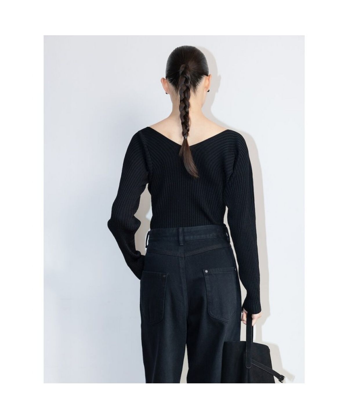 디애퍼처(THE APERTURE) Spring Delia Knit Top  Black (TA6251A075)