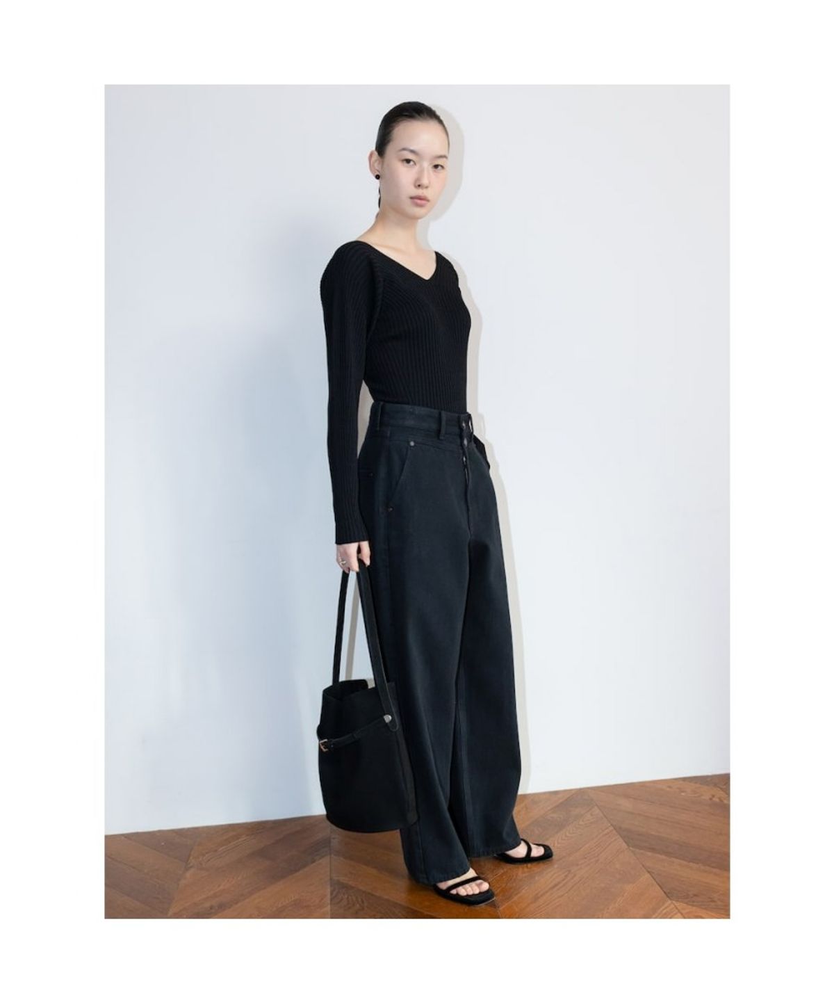 디애퍼처(THE APERTURE) Spring Delia Knit Top  Black (TA6251A075)