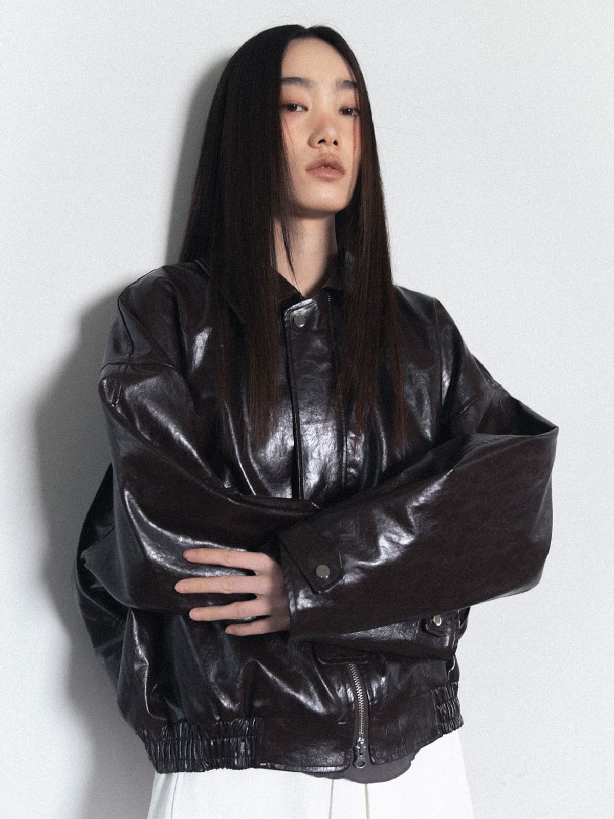 비수스(VISUS) Glossy Leather Bomber Jacket_Brown