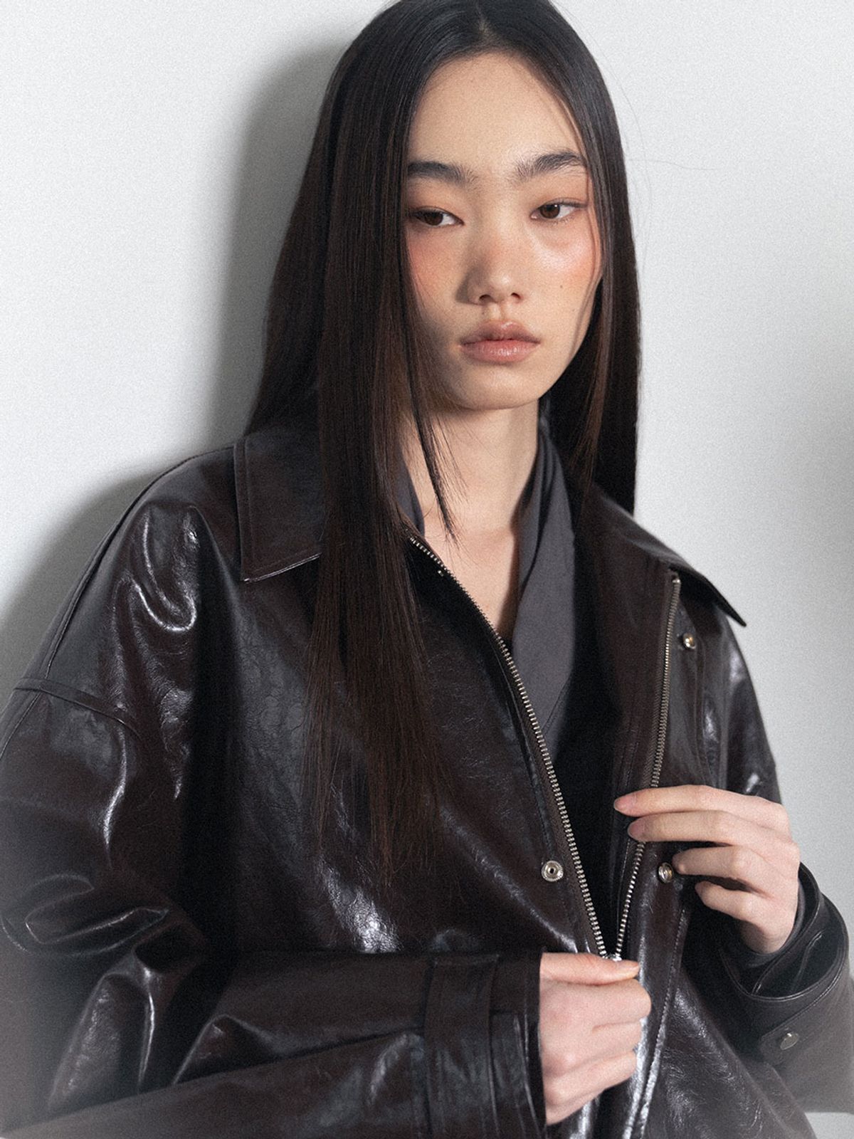 비수스(VISUS) Glossy Leather Bomber Jacket_Brown