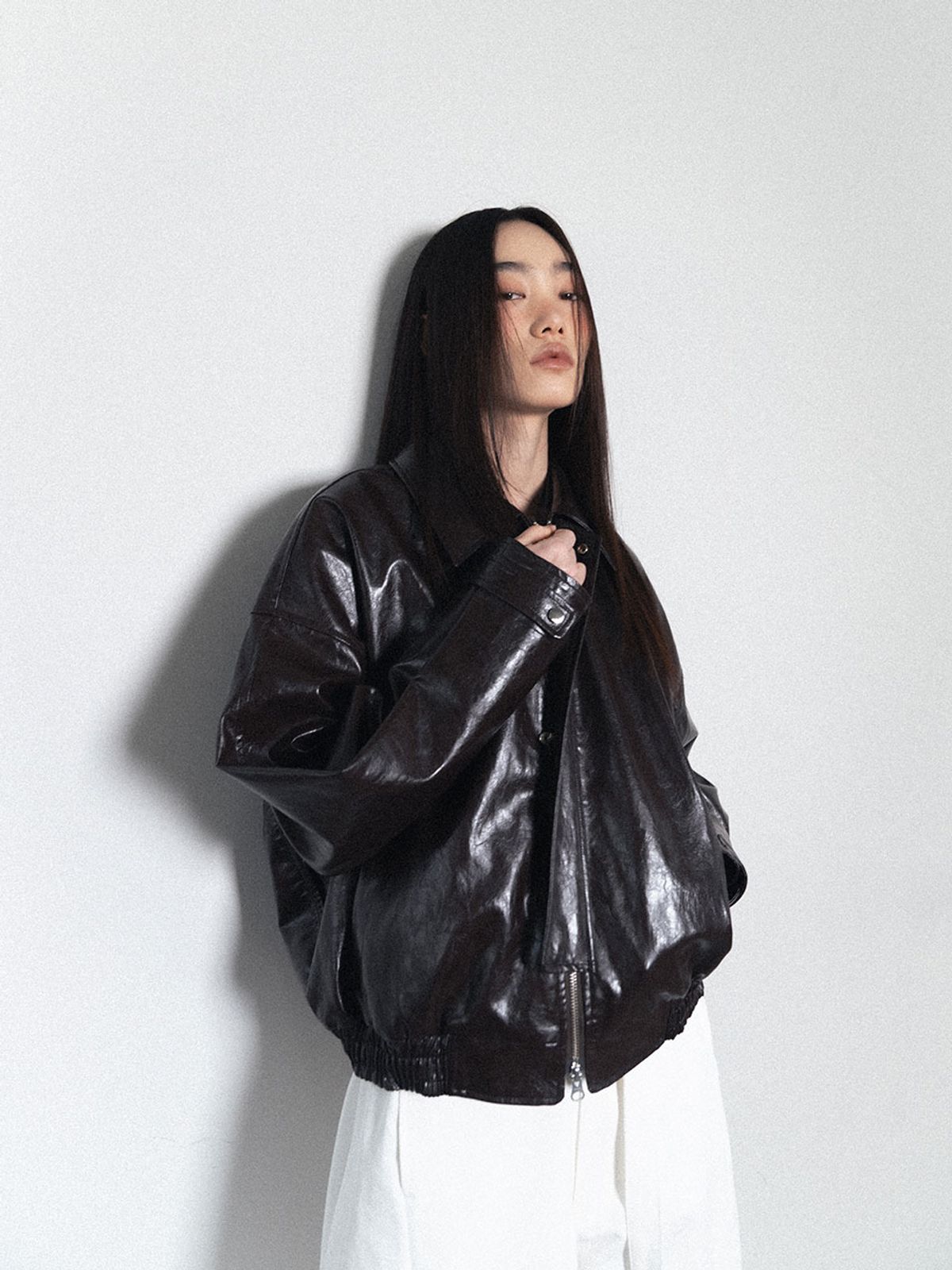 비수스(VISUS) Glossy Leather Bomber Jacket_Brown
