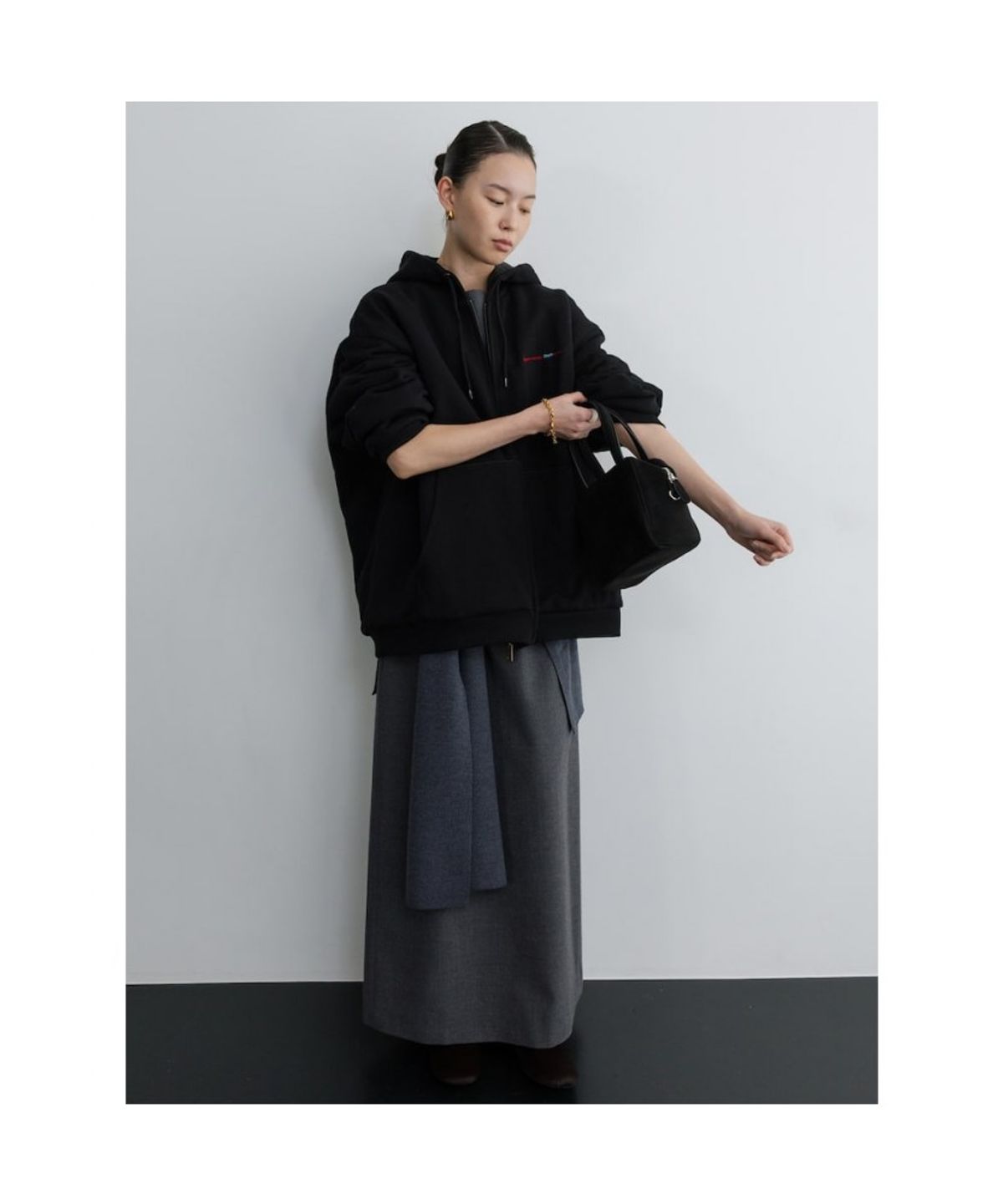 디애퍼처(THE APERTURE) Unisex Boxy Hoodie Jumper  Black (TA5X39A085)