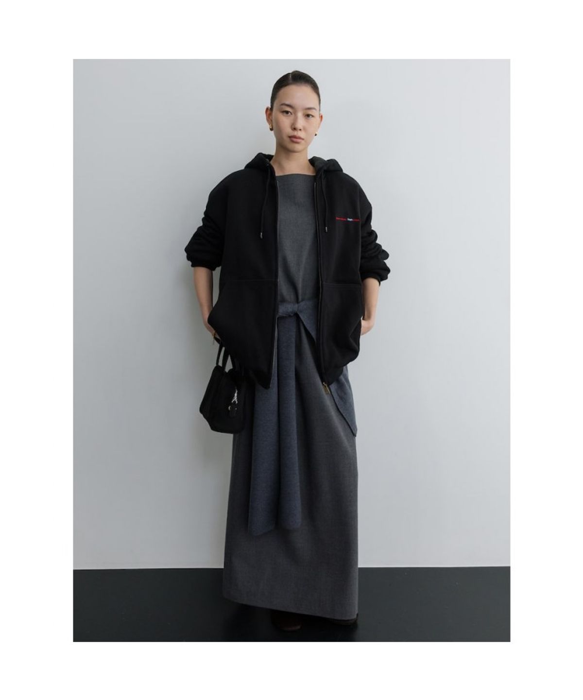 디애퍼처(THE APERTURE) Unisex Boxy Hoodie Jumper  Black (TA5X39A085)