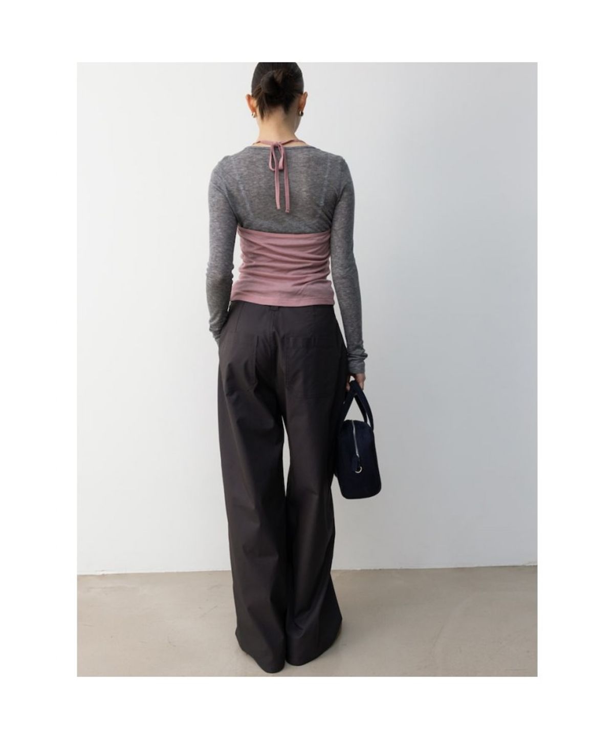 디애퍼처(THE APERTURE) Bennett Tuck Pants  Grey (TA5721A113)