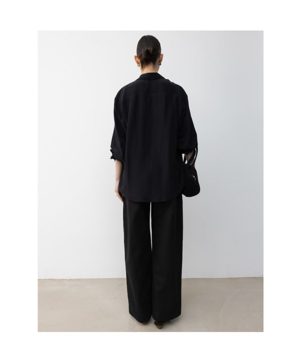 디애퍼처(THE APERTURE) Bennett Tuck Pants  Black (TA5721A115)