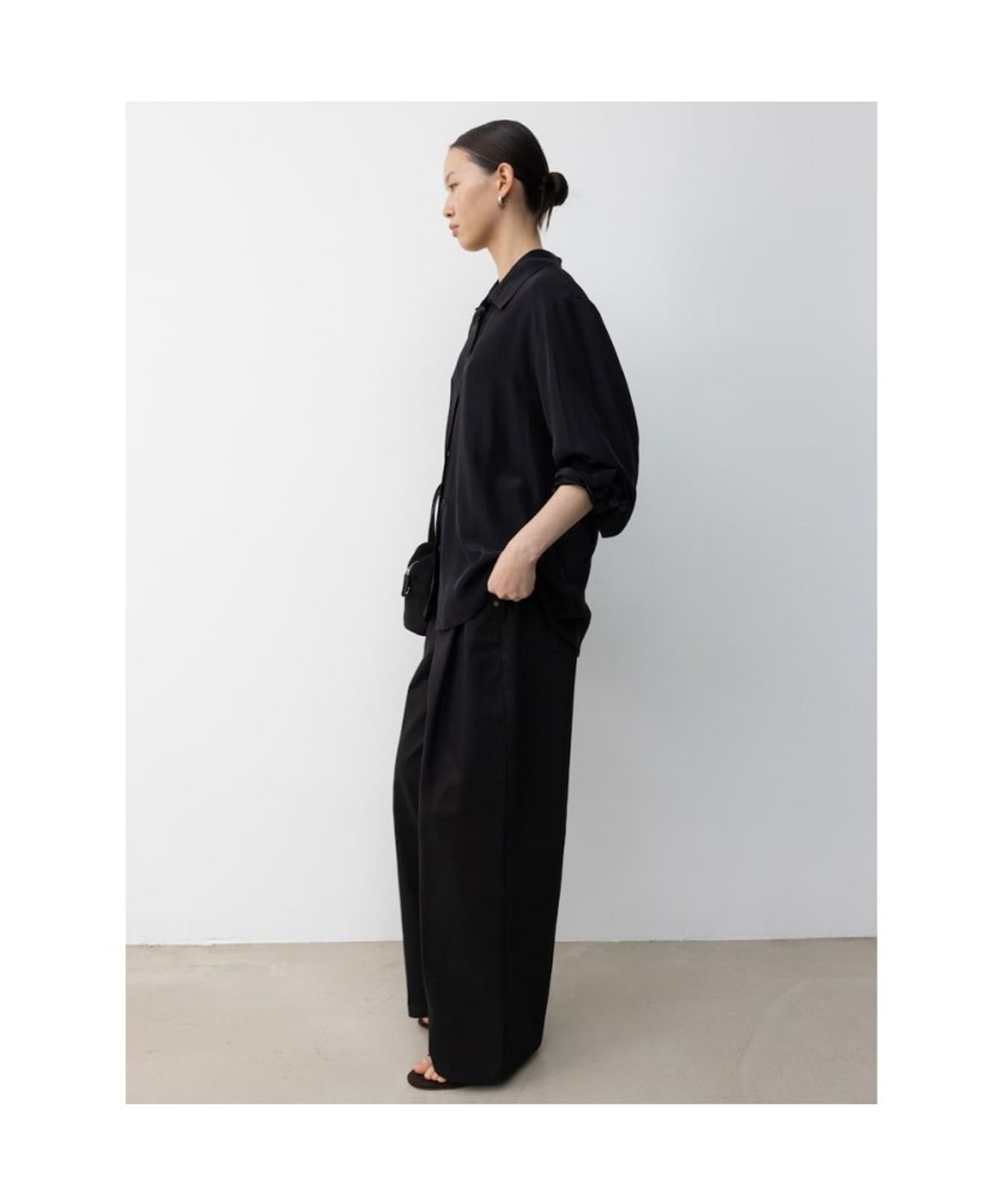 디애퍼처(THE APERTURE) Bennett Tuck Pants  Black (TA5721A115)