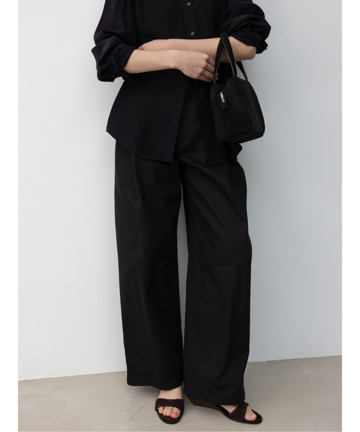 디애퍼처(THE APERTURE) Bennett Tuck Pants  Black (TA5721A115)