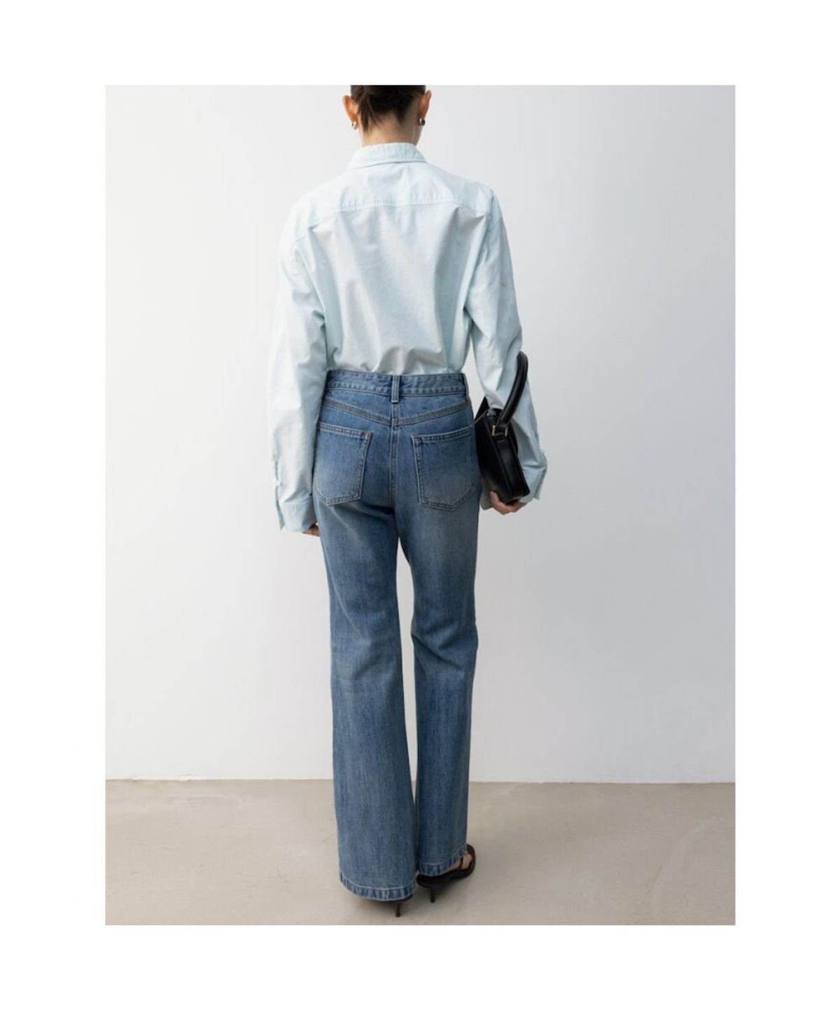 디애퍼처(THE APERTURE) Slim Flare Denim  Blue (TA5721A02P)