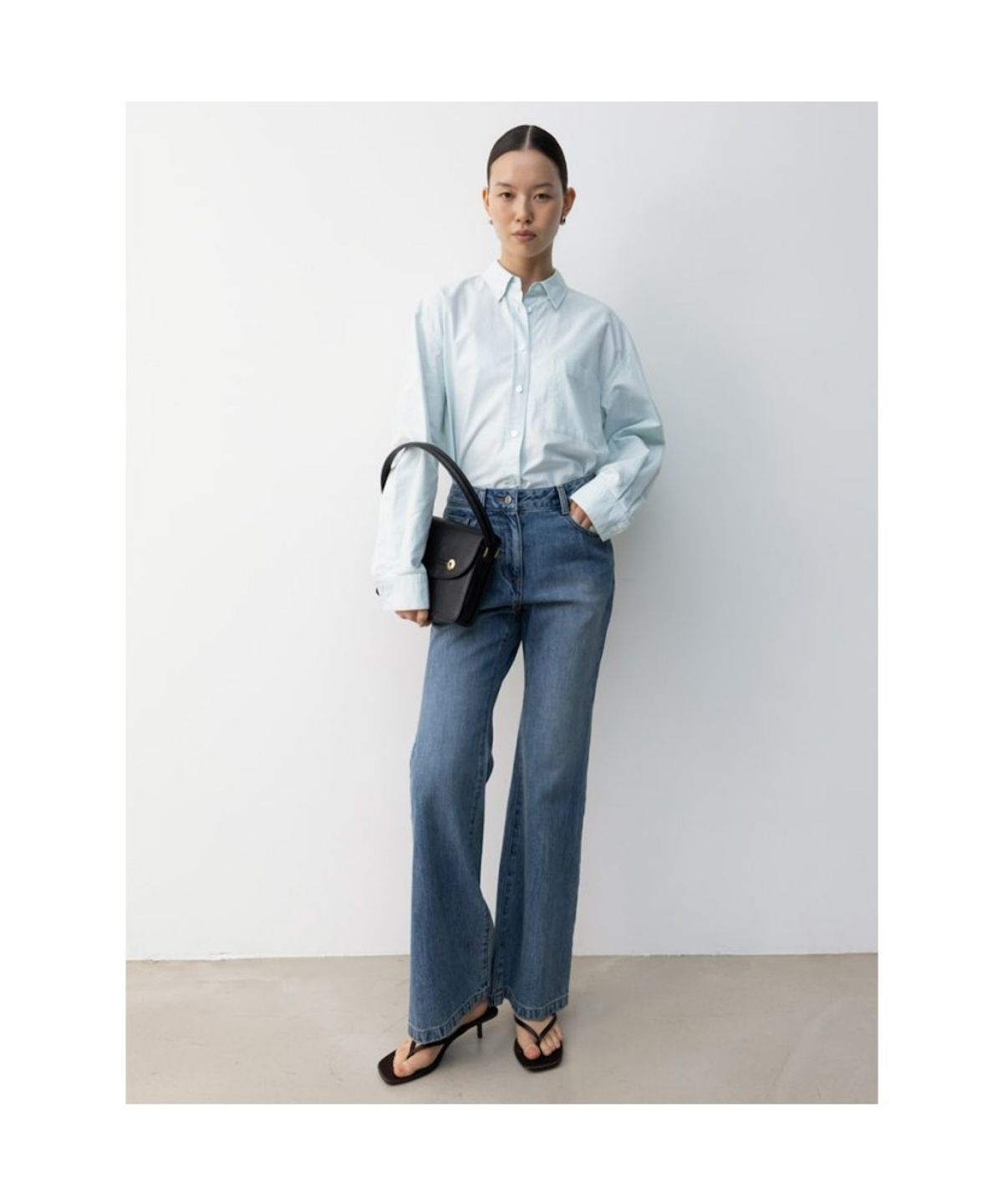 디애퍼처(THE APERTURE) Slim Flare Denim  Blue (TA5721A02P)
