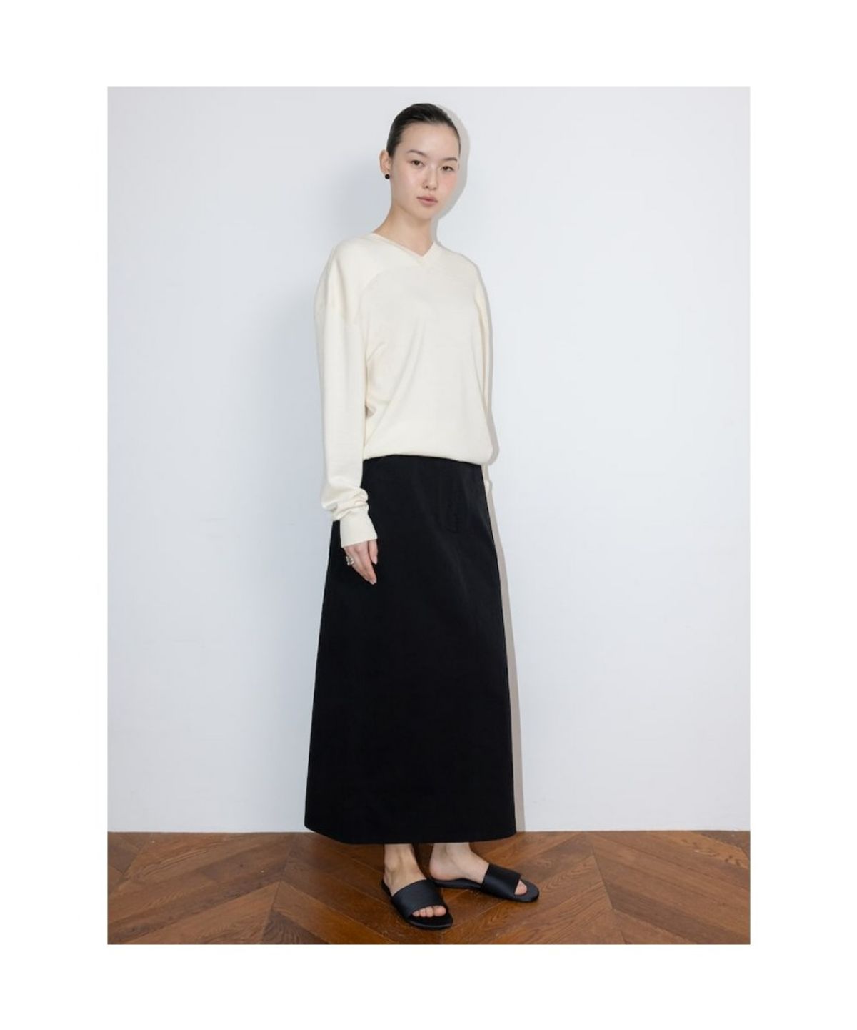 디애퍼처(THE APERTURE) Pocket H Line Skirt  Black (TA6227A015)