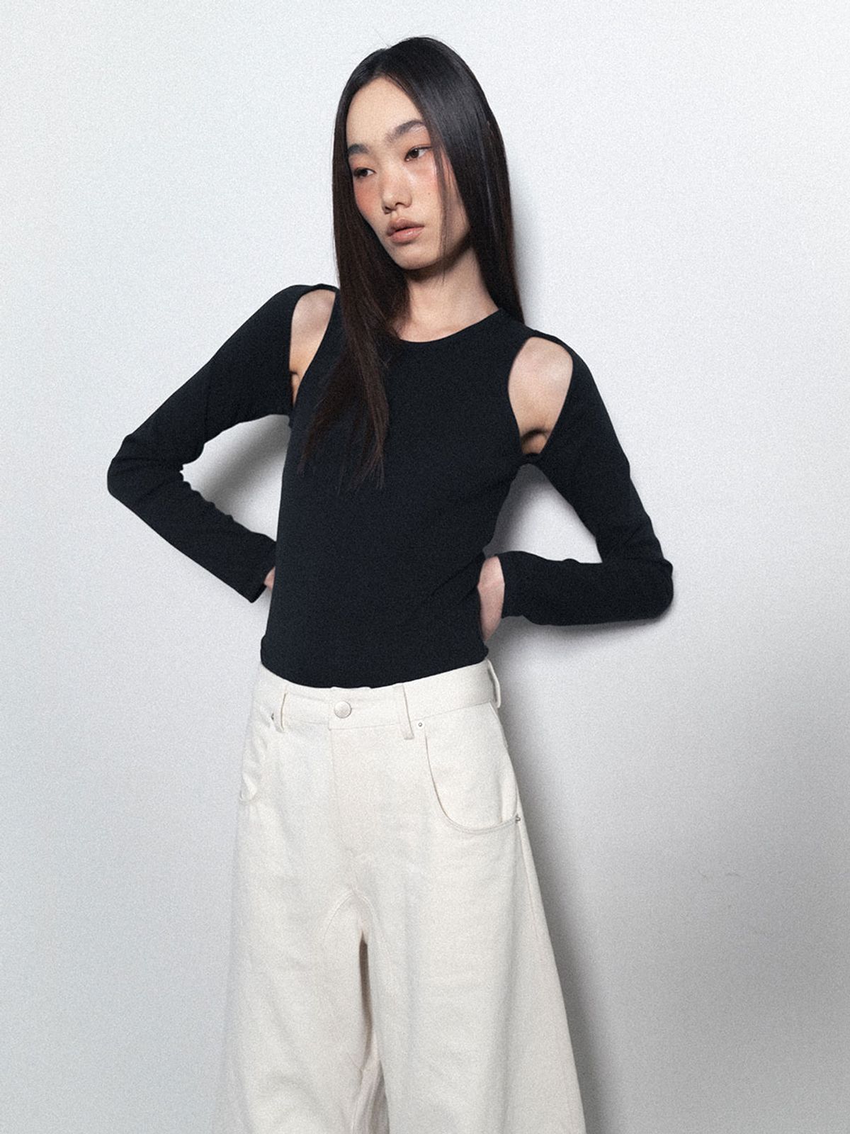 비수스(VISUS) Cut-out Body Suit_Charcoal